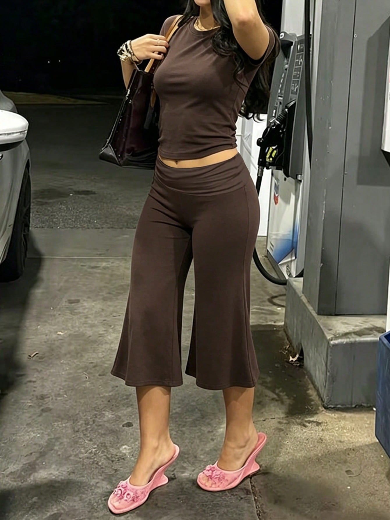 LovelyWholesale Women's Casual Round Neck Short Sleeve Solid Color T-Shirt And 3/4 Flare Pants 2-Piece Set Summer Outfit All Season