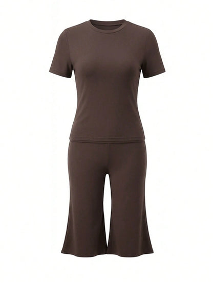 LovelyWholesale Women's Casual Round Neck Short Sleeve Solid Color T-Shirt And 3/4 Flare Pants 2-Piece Set Summer Outfit All Season