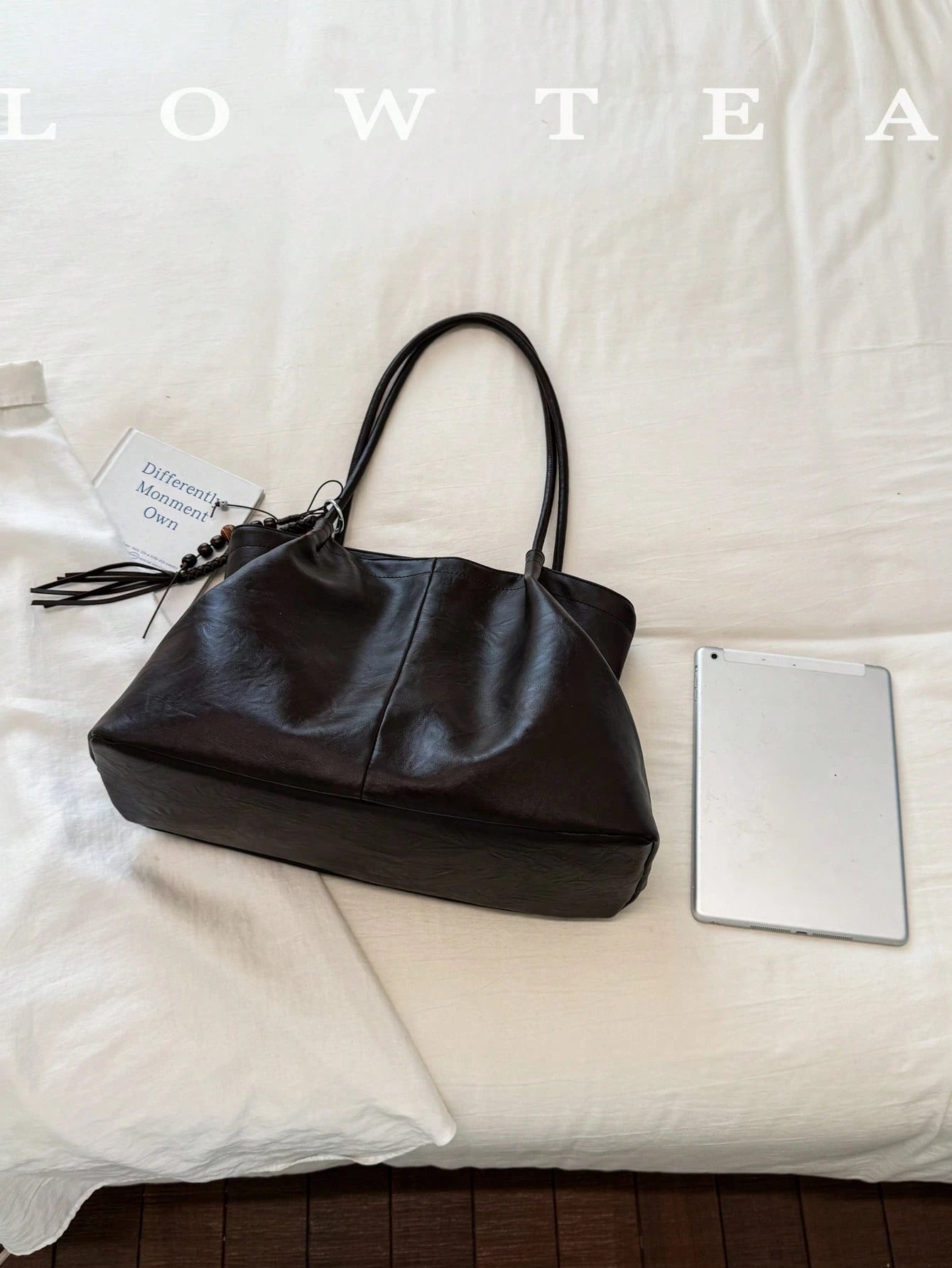 low tea 1pc Pleated PU Fabric One Shoulder Tote Bag Suitable For Commuting, Shopping, Etc. (With Pendant)