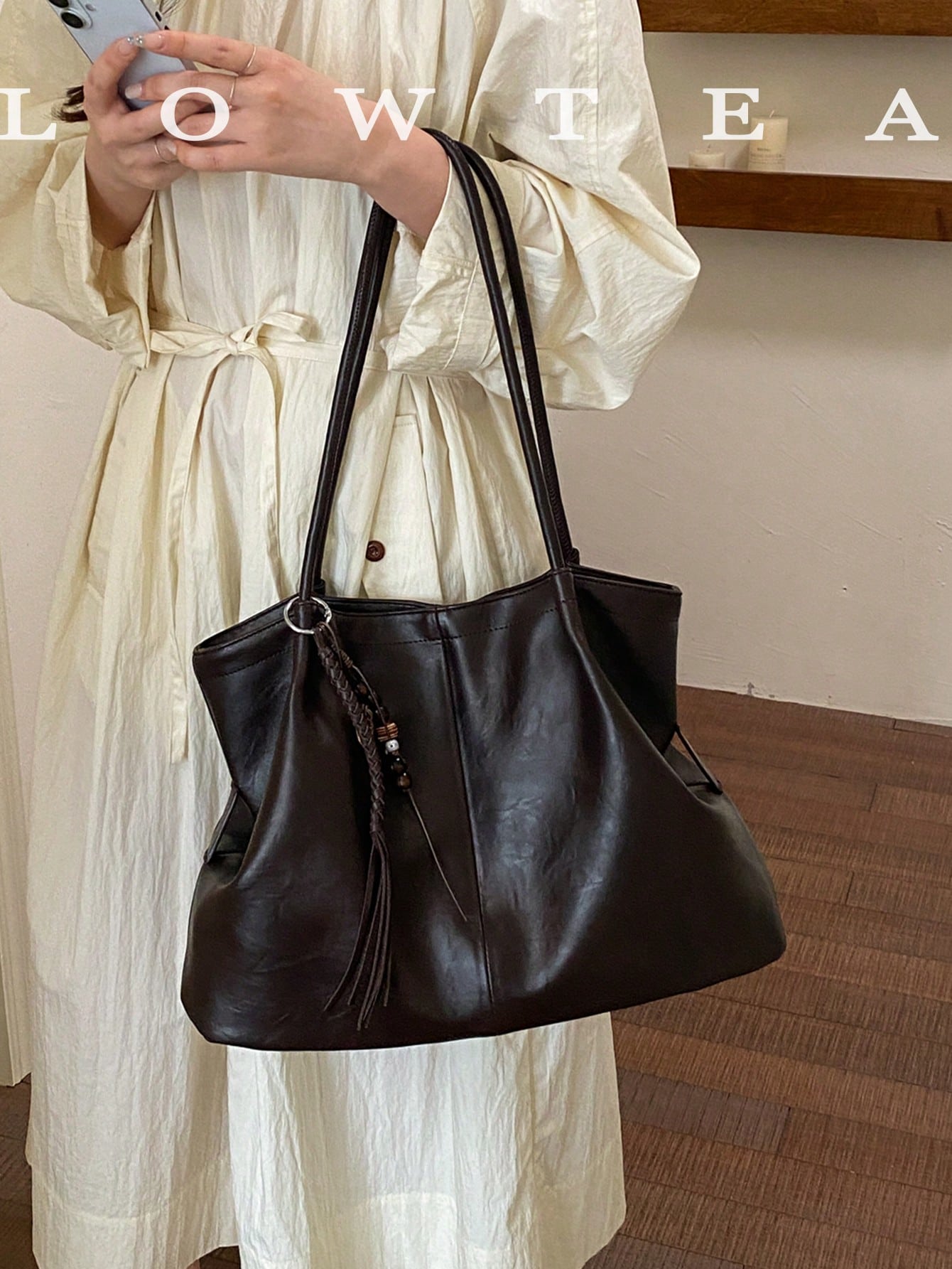 low tea 1pc Pleated PU Fabric One Shoulder Tote Bag Suitable For Commuting, Shopping, Etc. (With Pendant)