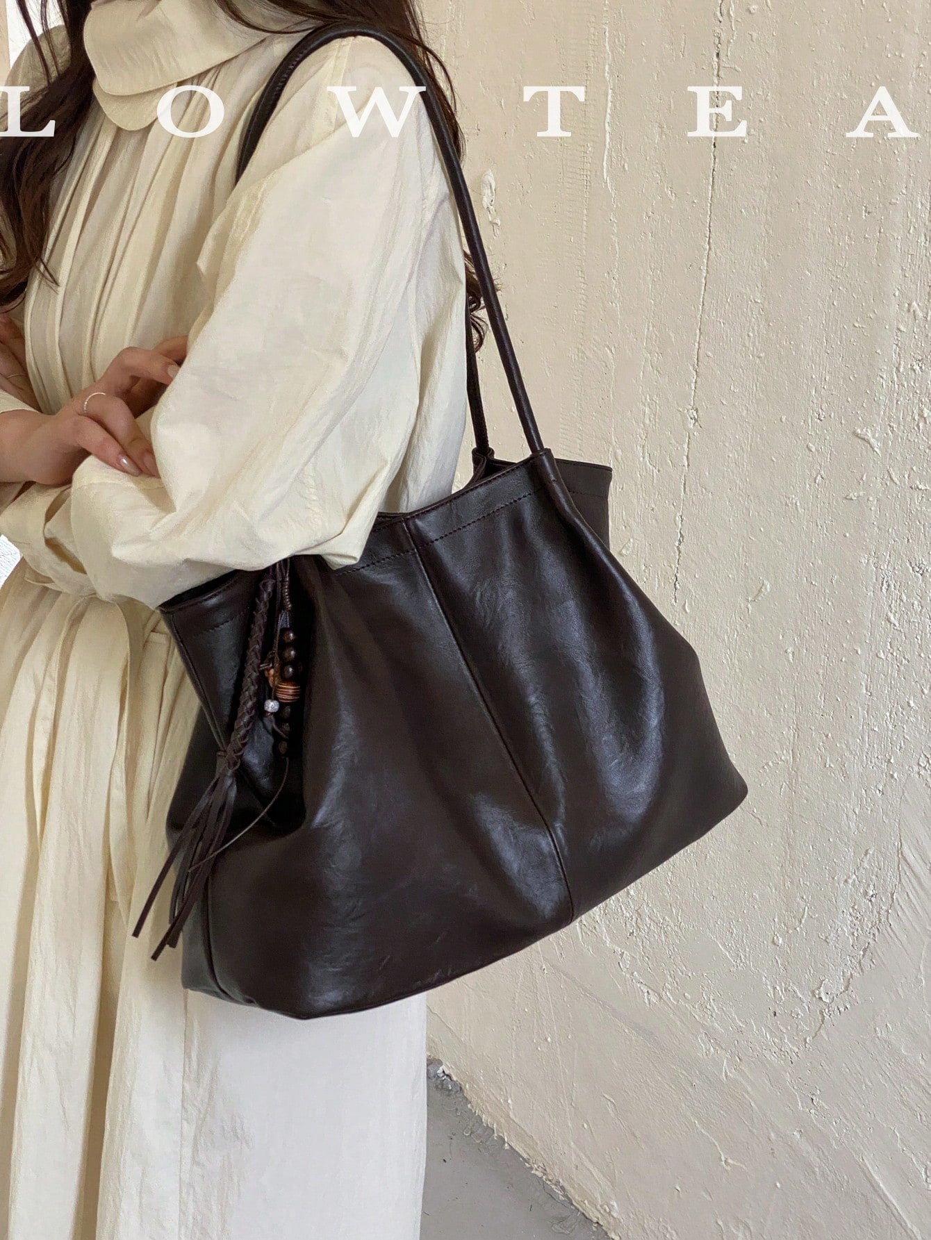 low tea 1pc Pleated PU Fabric One Shoulder Tote Bag Suitable For Commuting, Shopping, Etc. (With Pendant)