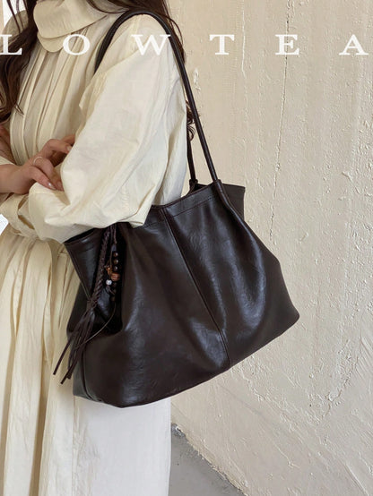 low tea 1pc Pleated PU Fabric One Shoulder Tote Bag Suitable For Commuting, Shopping, Etc. (With Pendant)