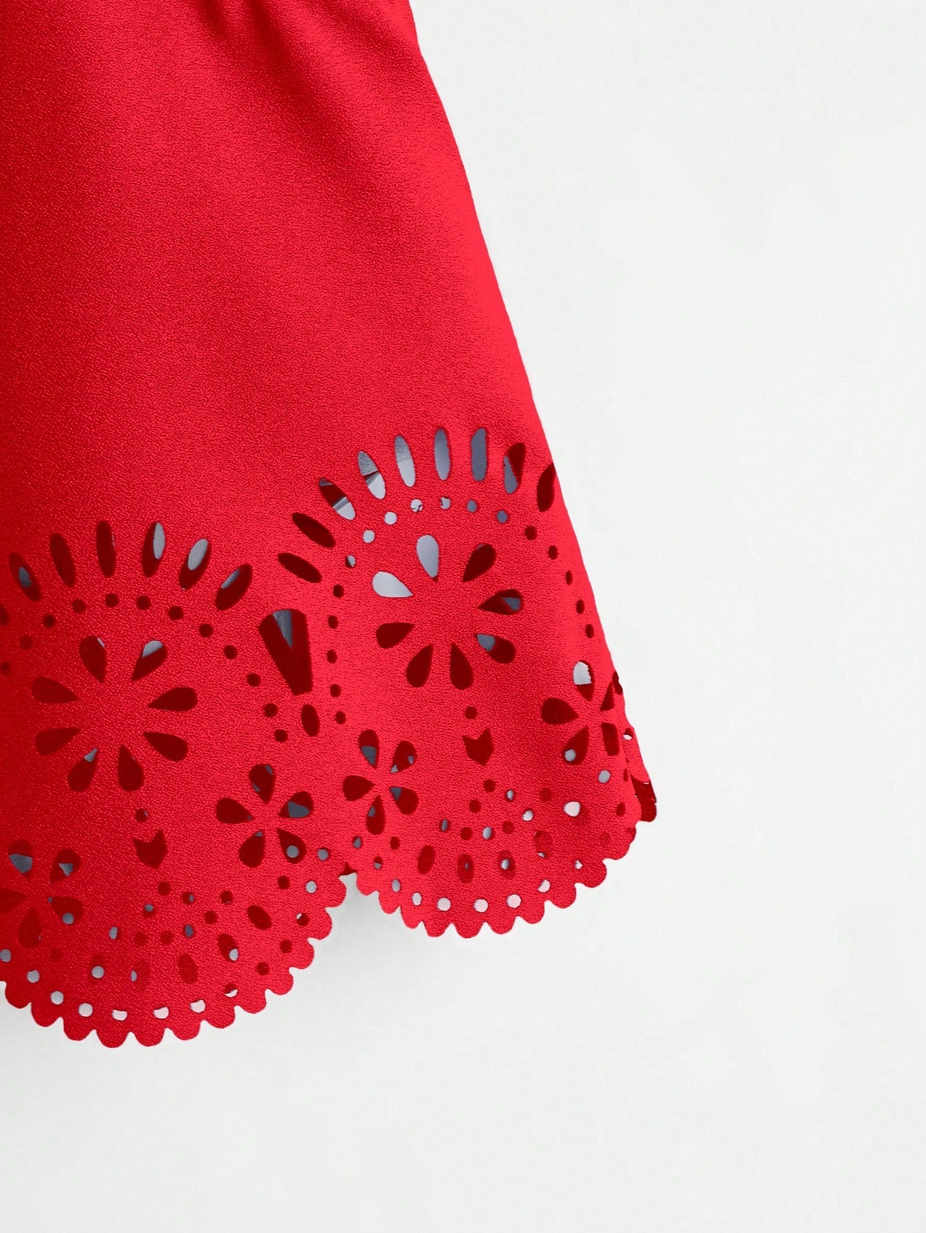 LUNE Laser Cut Scallop Trim Tank Top,Casual