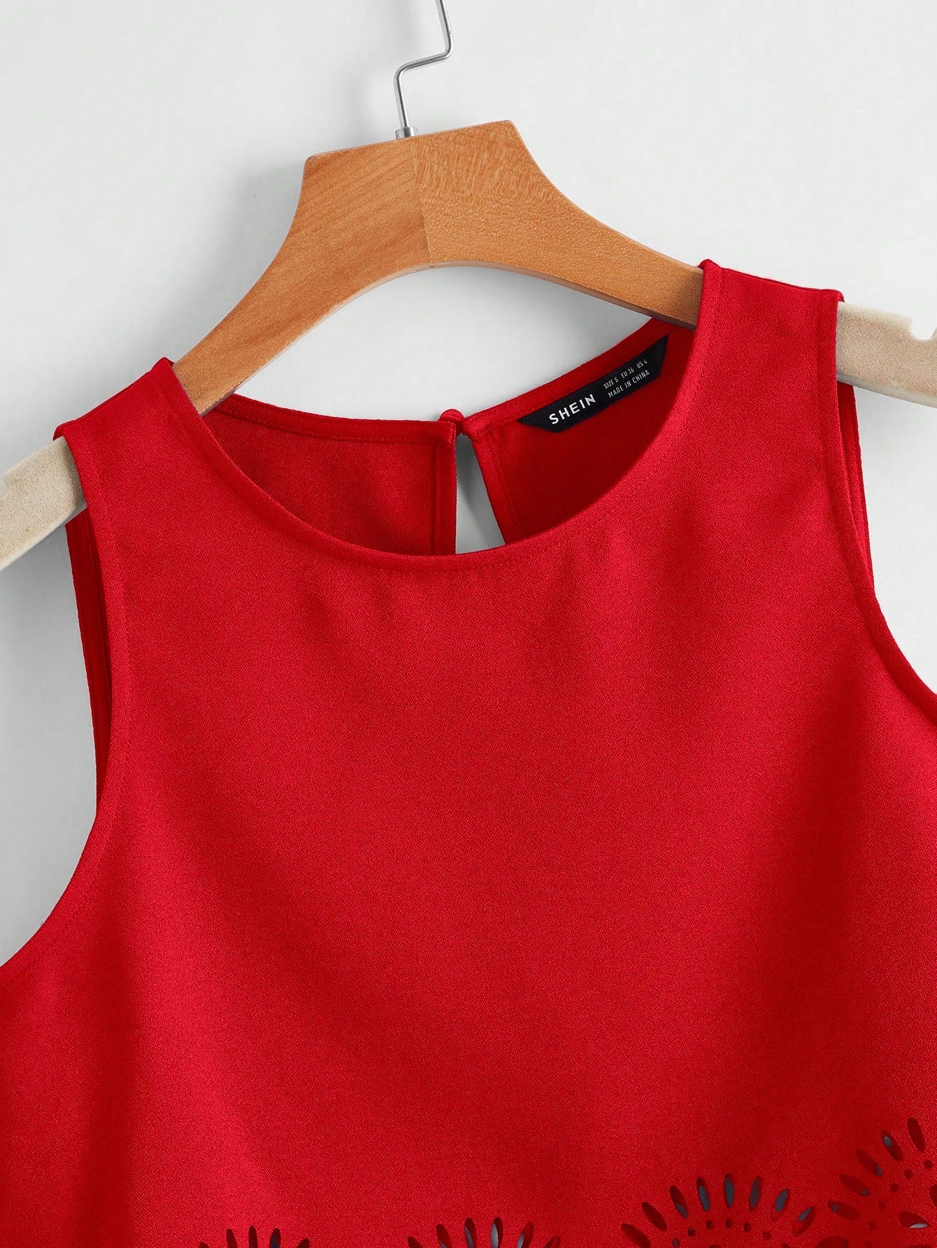 LUNE Laser Cut Scallop Trim Tank Top,Casual