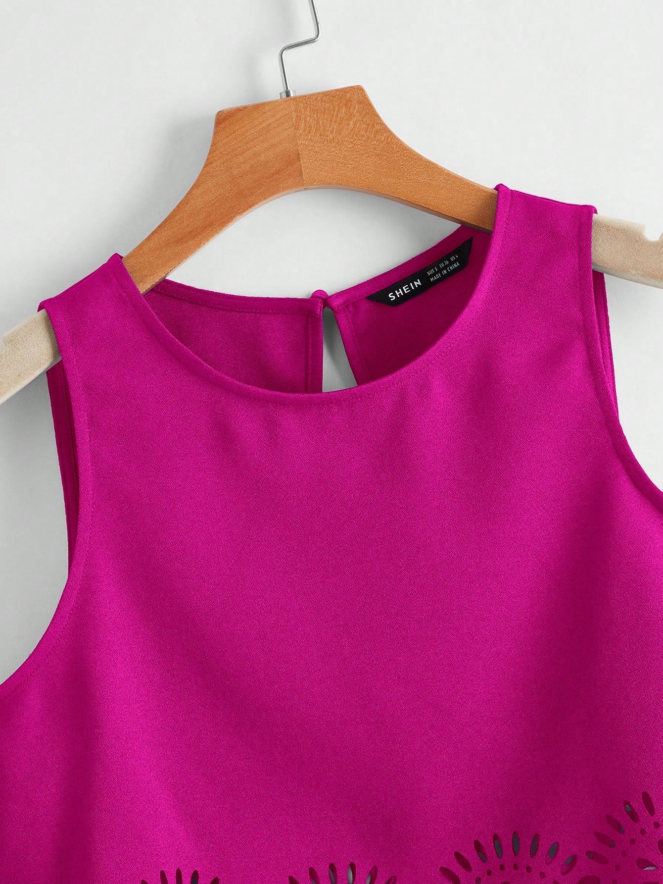 LUNE Laser Cut Scallop Trim Tank Top,Casual