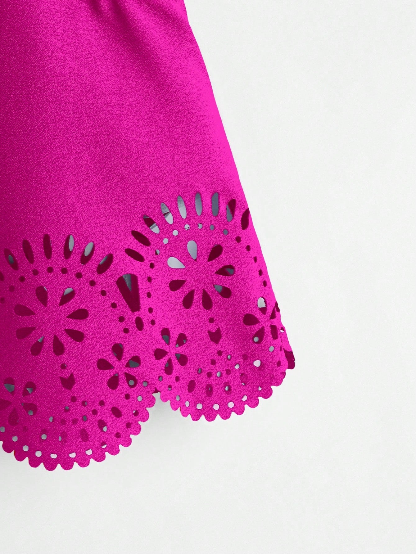 LUNE Laser Cut Scallop Trim Tank Top,Casual