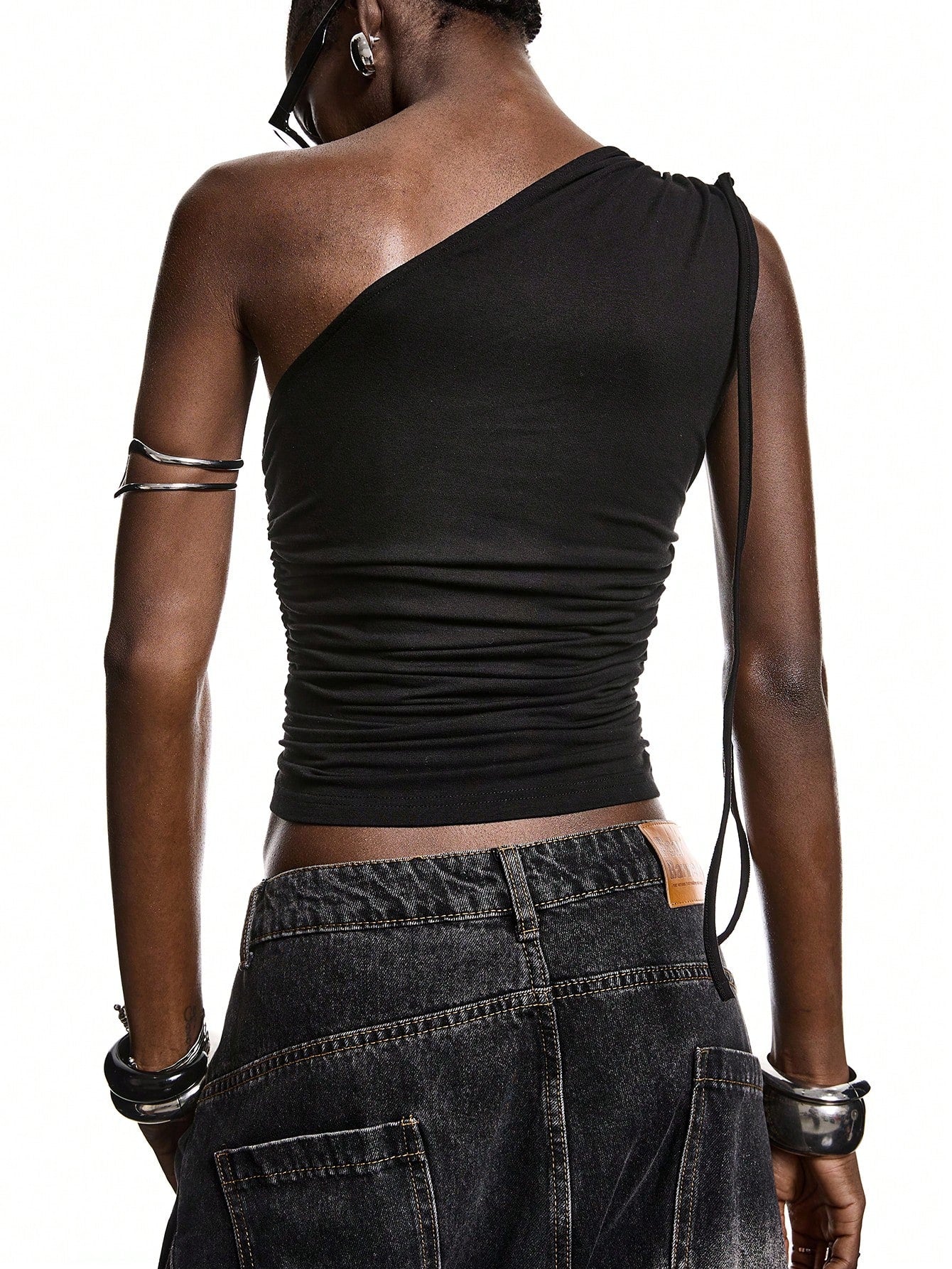 LYSMO 2026 New Arrive Minimalism Spring/Summer Women's Y2K Hip Hop Sexy Ruched Keyhole Design Sleeveless Fitted Fashionable Crop Top Night Club Black