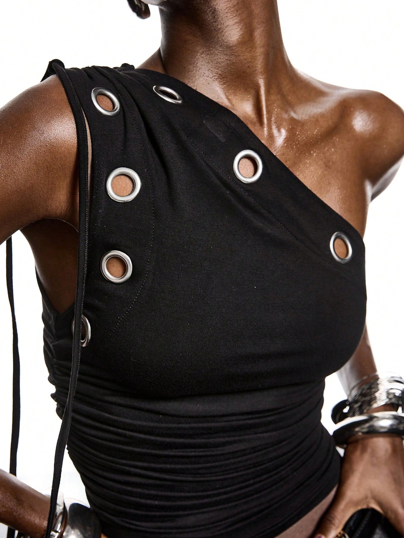 LYSMO 2026 New Arrive Minimalism Spring/Summer Women's Y2K Hip Hop Sexy Ruched Keyhole Design Sleeveless Fitted Fashionable Crop Top Night Club Black