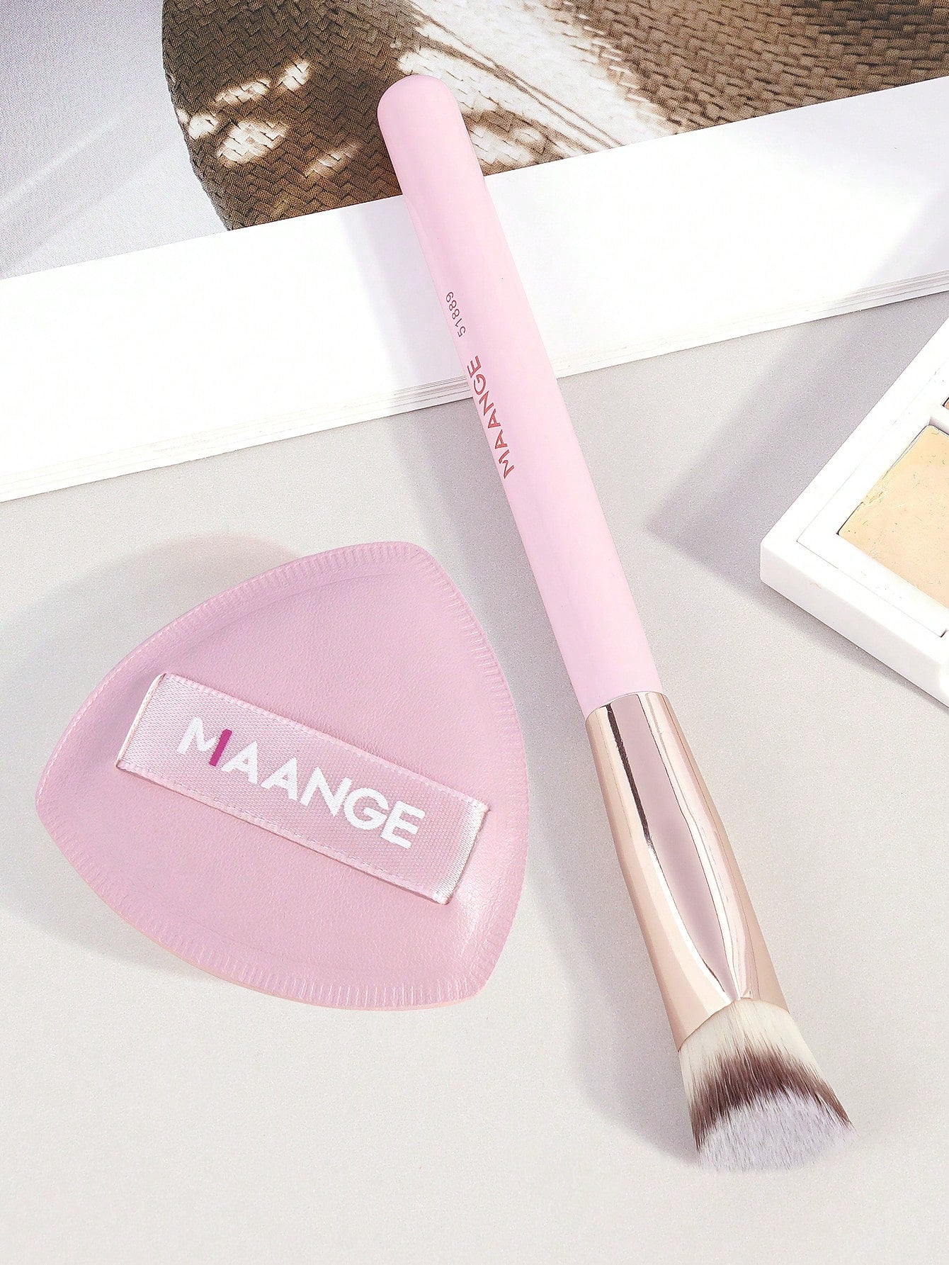 MAANGE 1/2/3/4/8pcs Set Triangular Makeup Brushes, Portable Gradient Makeup Brushes Including Foundation Brush, Blush Brush, Powder Brush, Contour Brush, Highlighter Brush, Travel Makeup Tool Gift For