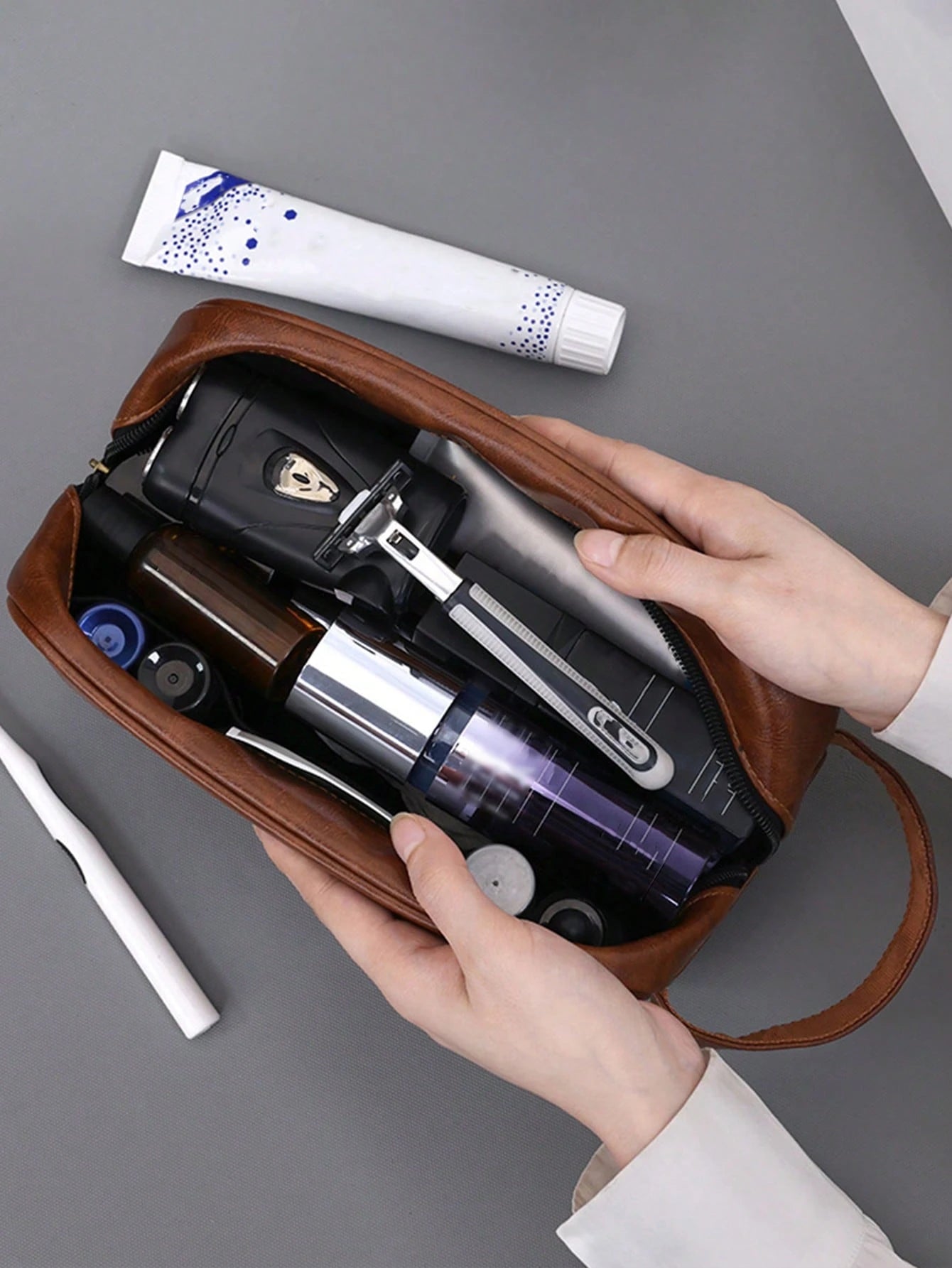 Men's Business Travel Portable Clutch Bag, PU Men's Toiletry Bag With Wet And Dry Separation, Zoned Storage, High-Quality Large Capacity Pillow Bag, Retro Storage Bag Men's Gifts Vintage Valentine's D