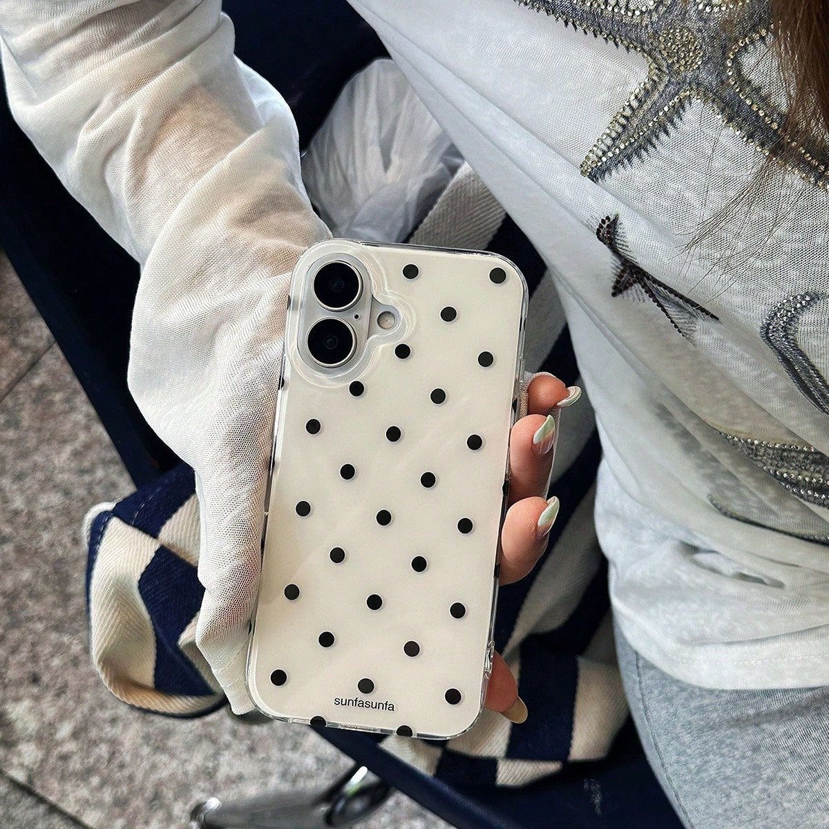 Minimalist Cute Black & White Polka Dot Pattern Fashion Phone Case, Compatible With Apple 11 To 17 Series Including Pro Max