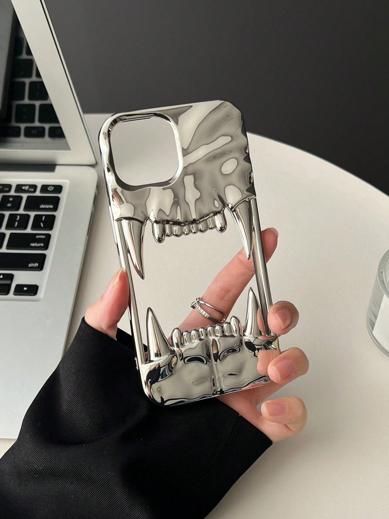 Minimalist Skull Element Silver Plated Fashion Phone Cases 1pc Punk Hollow Wrinkled Canine Tooth Pendant Asymmetrical Design Simple Yet Stylish Suitable For Both Men And Women Waterproof Shockproof An