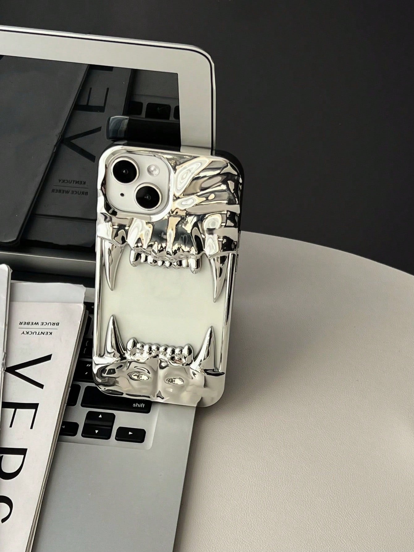 Minimalist Skull Element Silver Plated Fashion Phone Cases 1pc Punk Hollow Wrinkled Canine Tooth Pendant Asymmetrical Design Simple Yet Stylish Suitable For Both Men And Women Waterproof Shockproof An