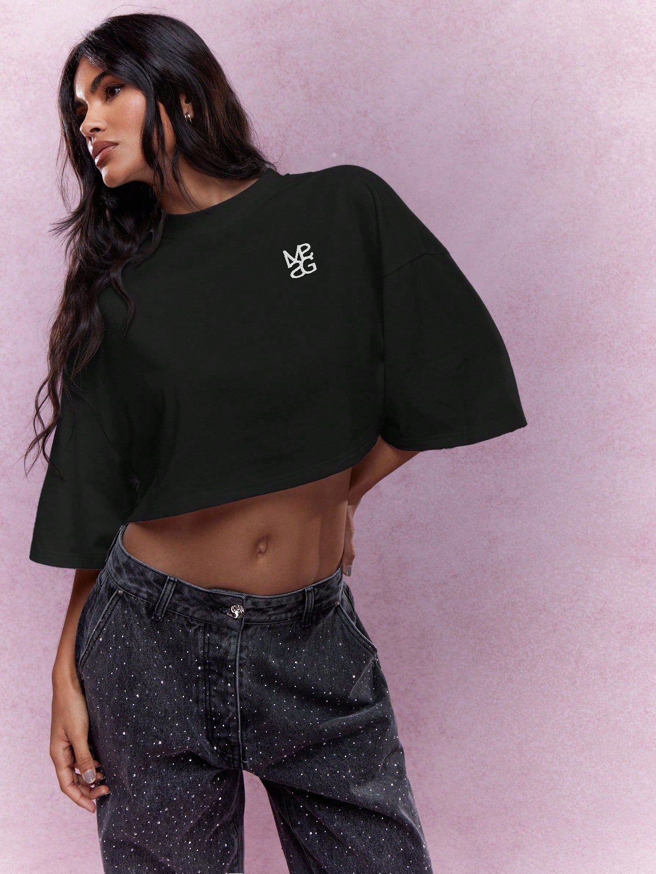 MISSGUIDED Oversized Crop Top Casual Drop Shoulder Three Quarter Sleeve Logo Embroidered Cotton Blend Athleisure Fall Fashion Boxy Fit Street Style Urban Wear
