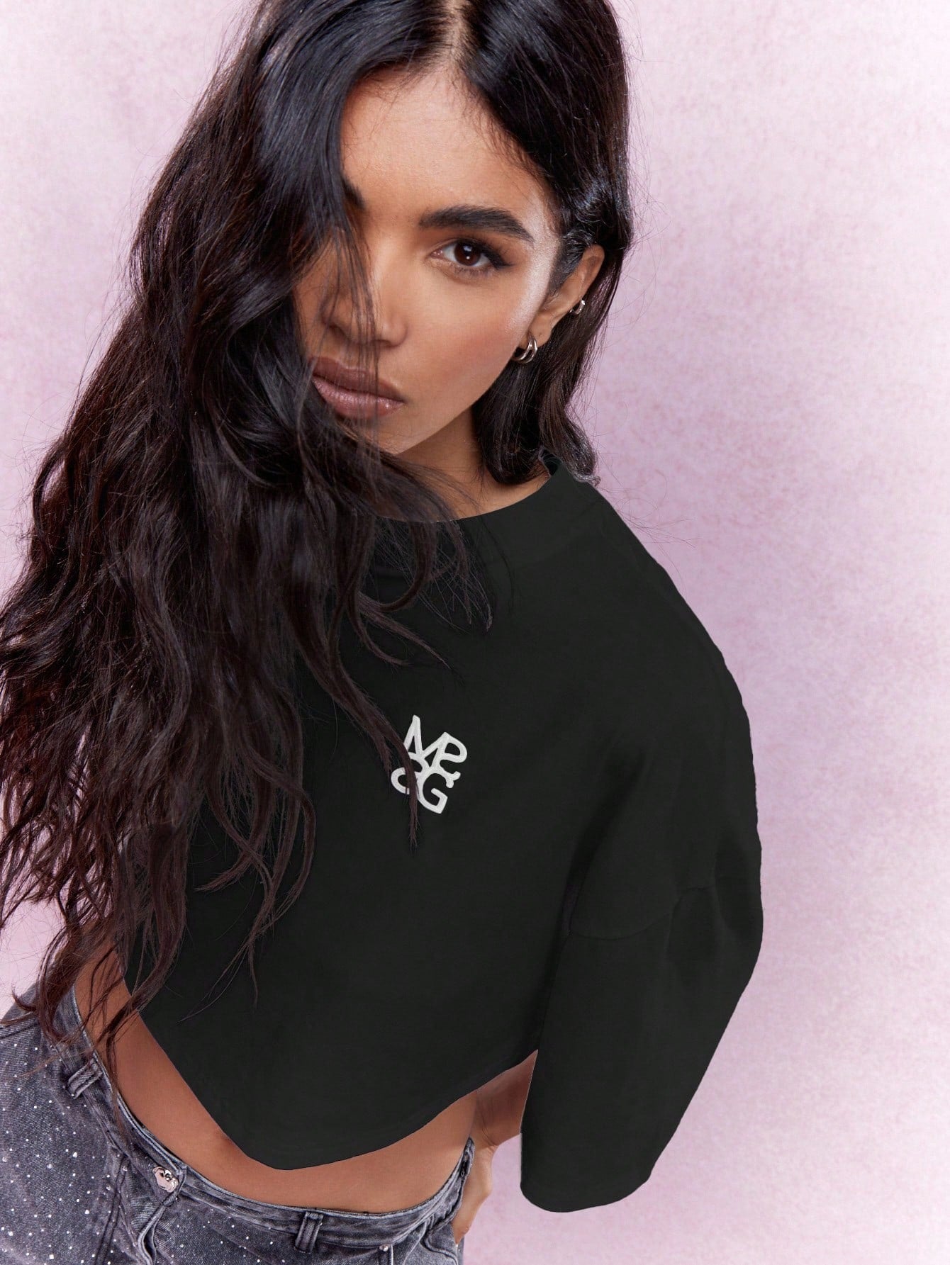 MISSGUIDED Oversized Crop Top Casual Drop Shoulder Three Quarter Sleeve Logo Embroidered Cotton Blend Athleisure Fall Fashion Boxy Fit Street Style Urban Wear