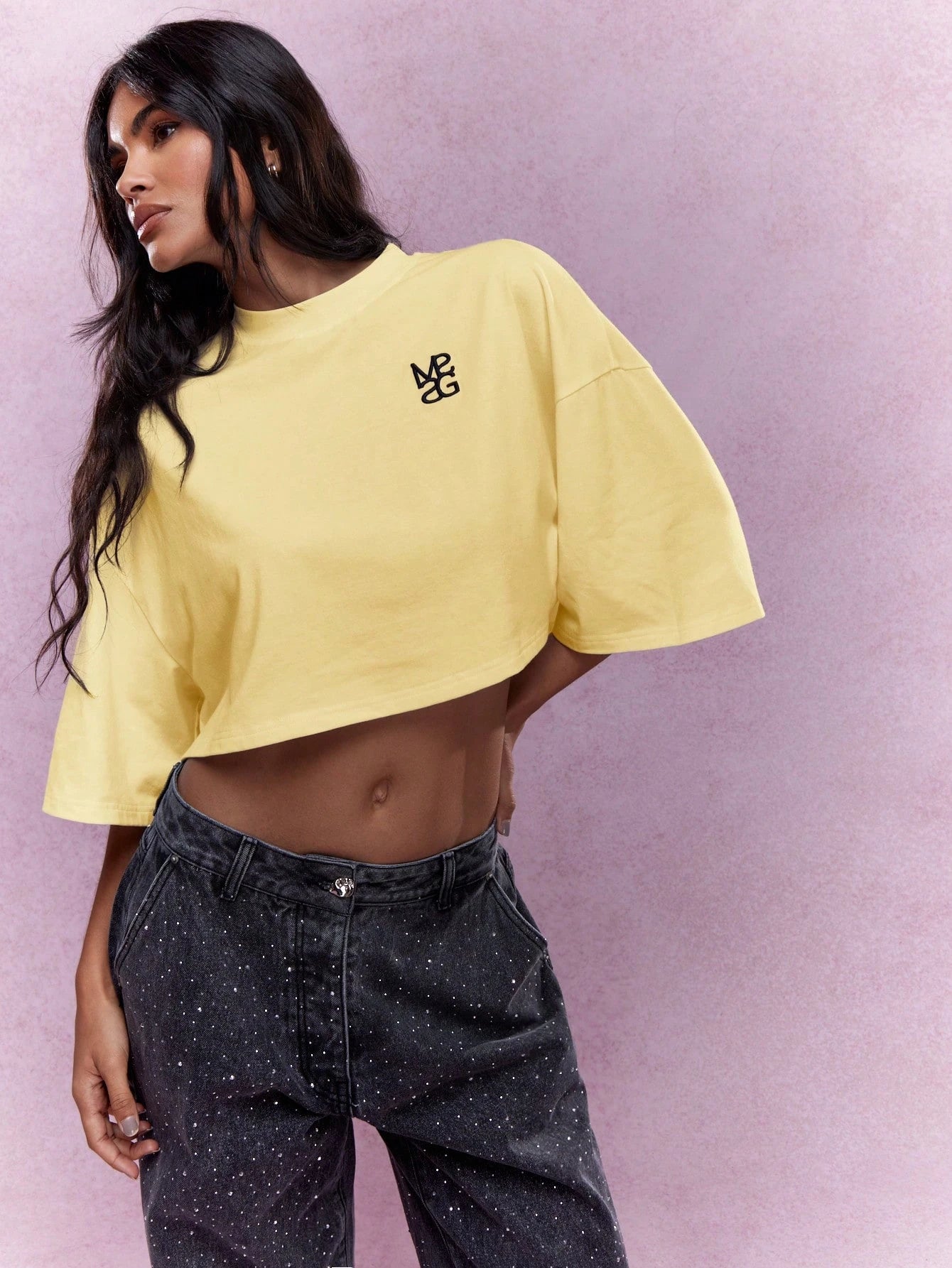 MISSGUIDED Oversized Crop Top Casual Drop Shoulder Three Quarter Sleeve Logo Embroidered Cotton Blend Athleisure Fall Fashion Boxy Fit Street Style Urban Wear