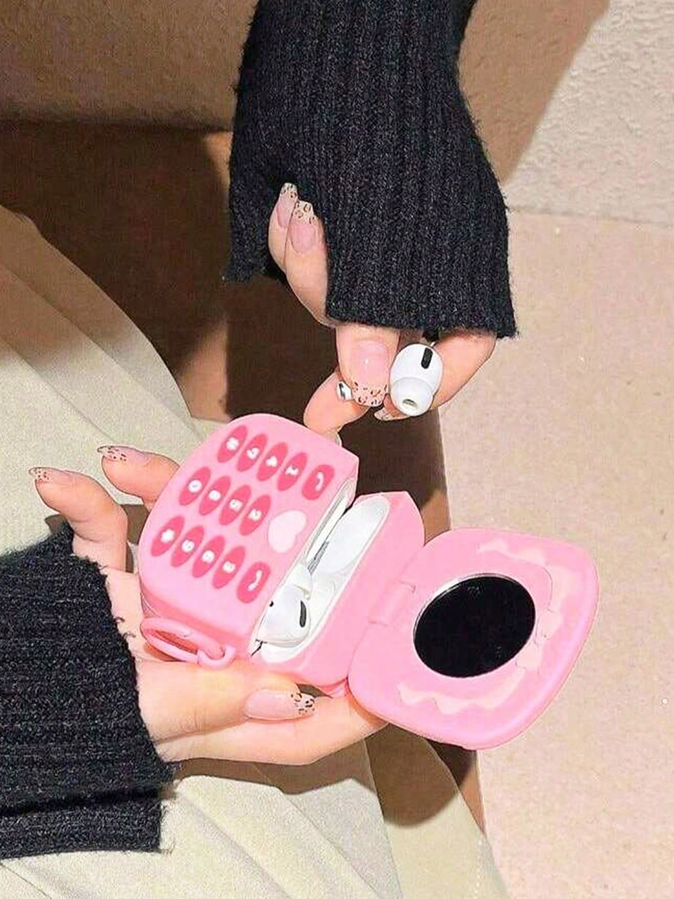 Mobile Phone Element Cute Pink Soft Silicone Vintage Flip-Phone Shaped Bluetooth Earphone Case With Mirror Compatible With AirPods 1/2/Pro/3/Pro (2nd Generation) Birthday Gift