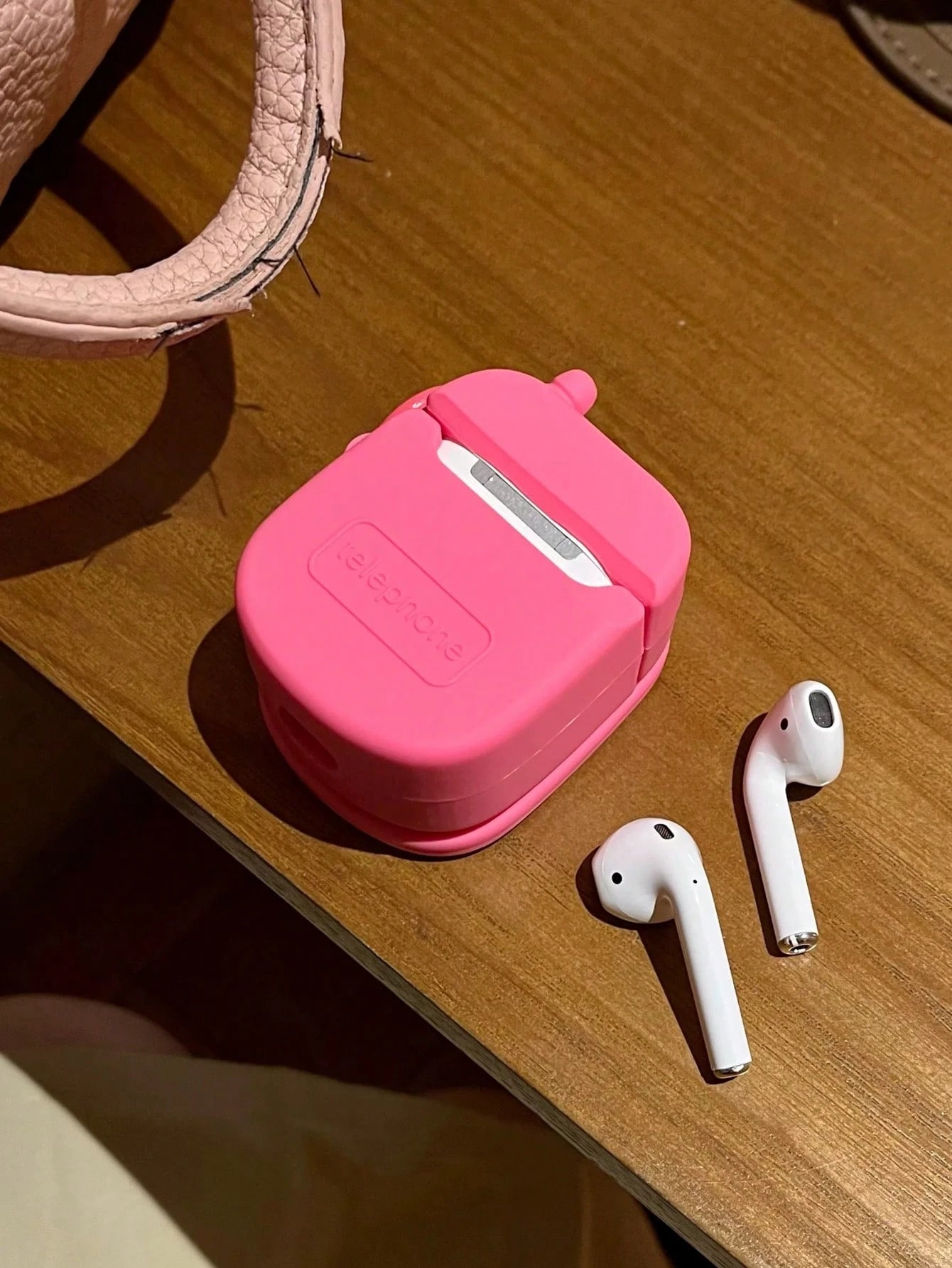 Mobile Phone Element Cute Pink Soft Silicone Vintage Flip-Phone Shaped Bluetooth Earphone Case With Mirror Compatible With AirPods 1/2/Pro/3/Pro (2nd Generation) Birthday Gift