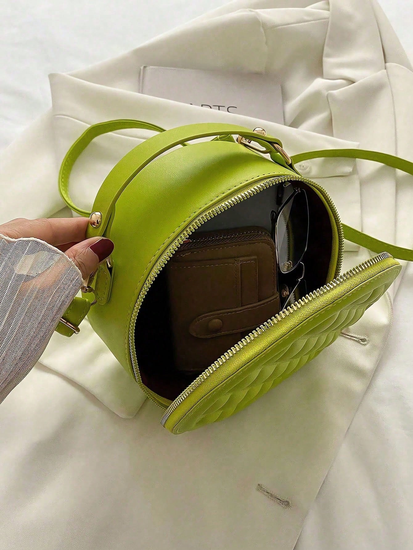 New Mini-Fashion Quilted Messenger Bag,Round Shoulder Bag,Women's Casual Handbag Purse,With Unique Texture Classic Appearance,For Daily Commuting Use