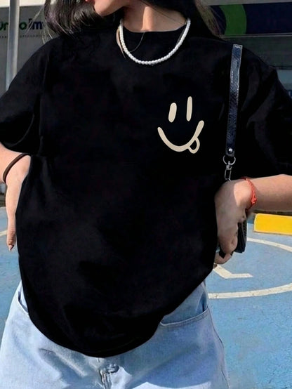 Oversized Funny T-Shirt With A Smiling Face Print- Comfortable And Stylish Garment For Everyday Wear- Ideal For Young People And Adults Looking For