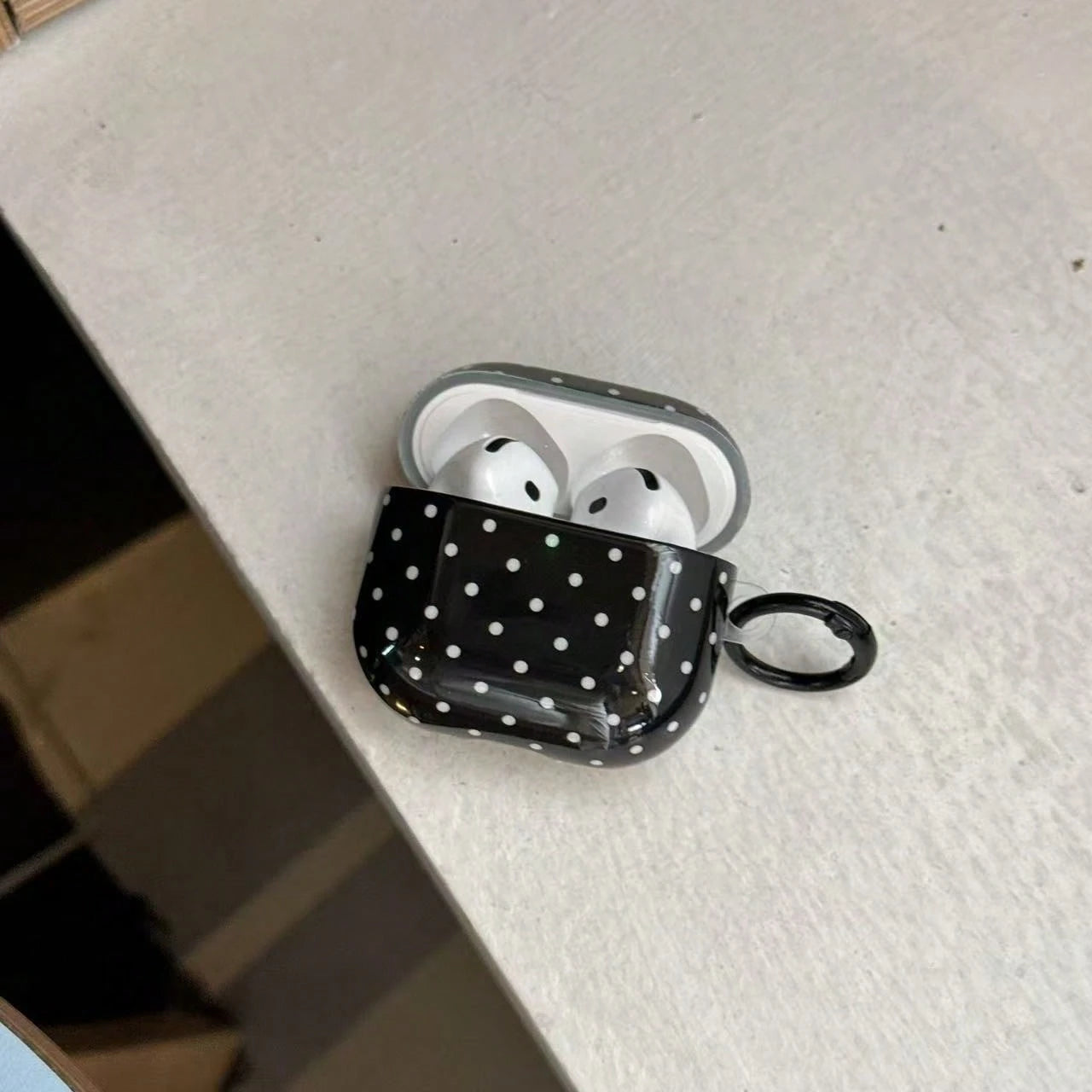 Pink Polka Dot Minimalist Design Earphone Case + Hanging Loop Set, Compatible With Apple Pro2/ Pro/ 4/ 3/ 2
