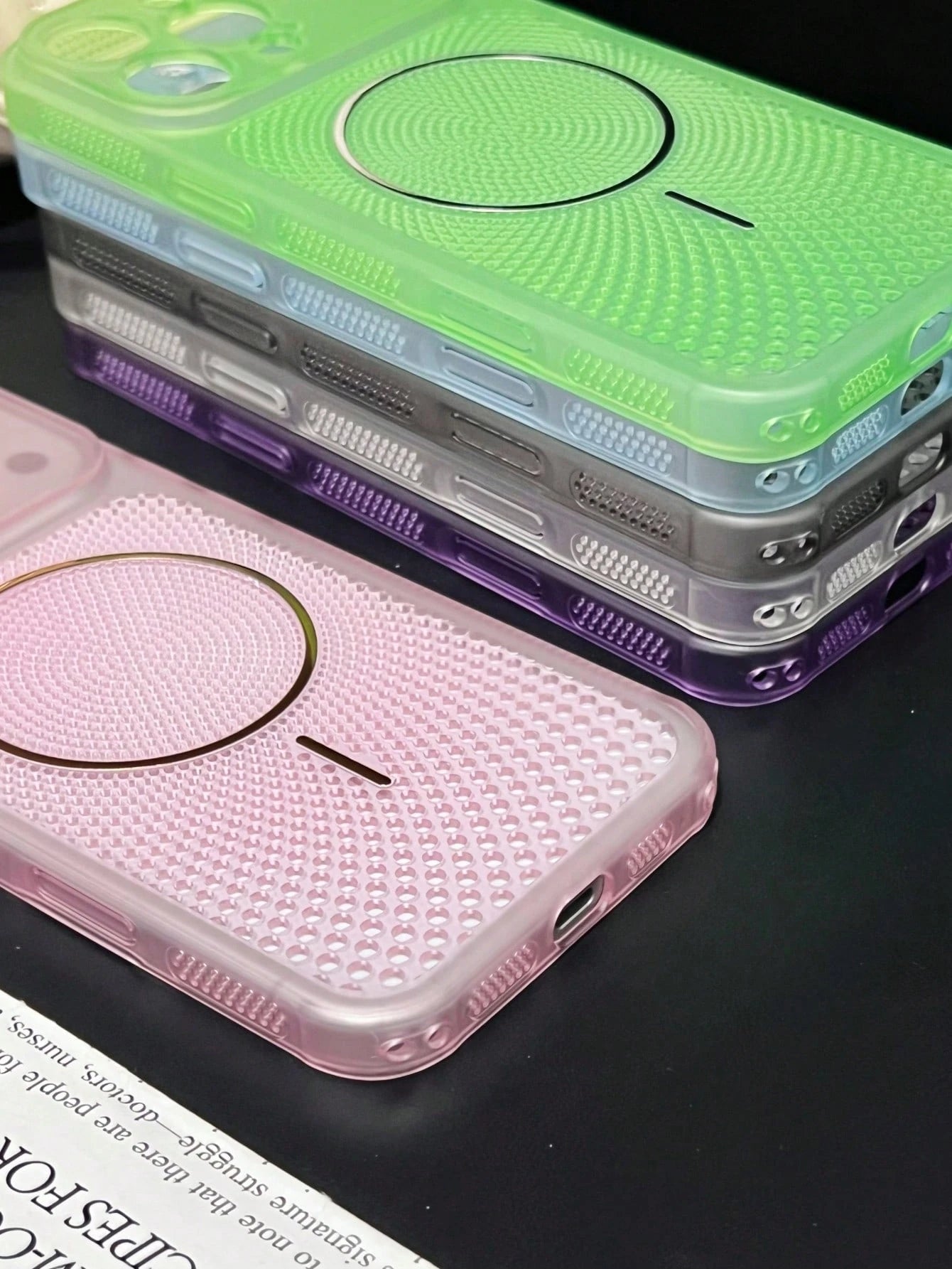 Pink Semi-Transparent Honeycomb Heat Dissipation Phone Case For Summer, Continuous Cooling, Unique Honeycomb Hole Design, Compatible With Apple 17 16 15 14 13 Pro Max Series, PC Hard Shell, Protective