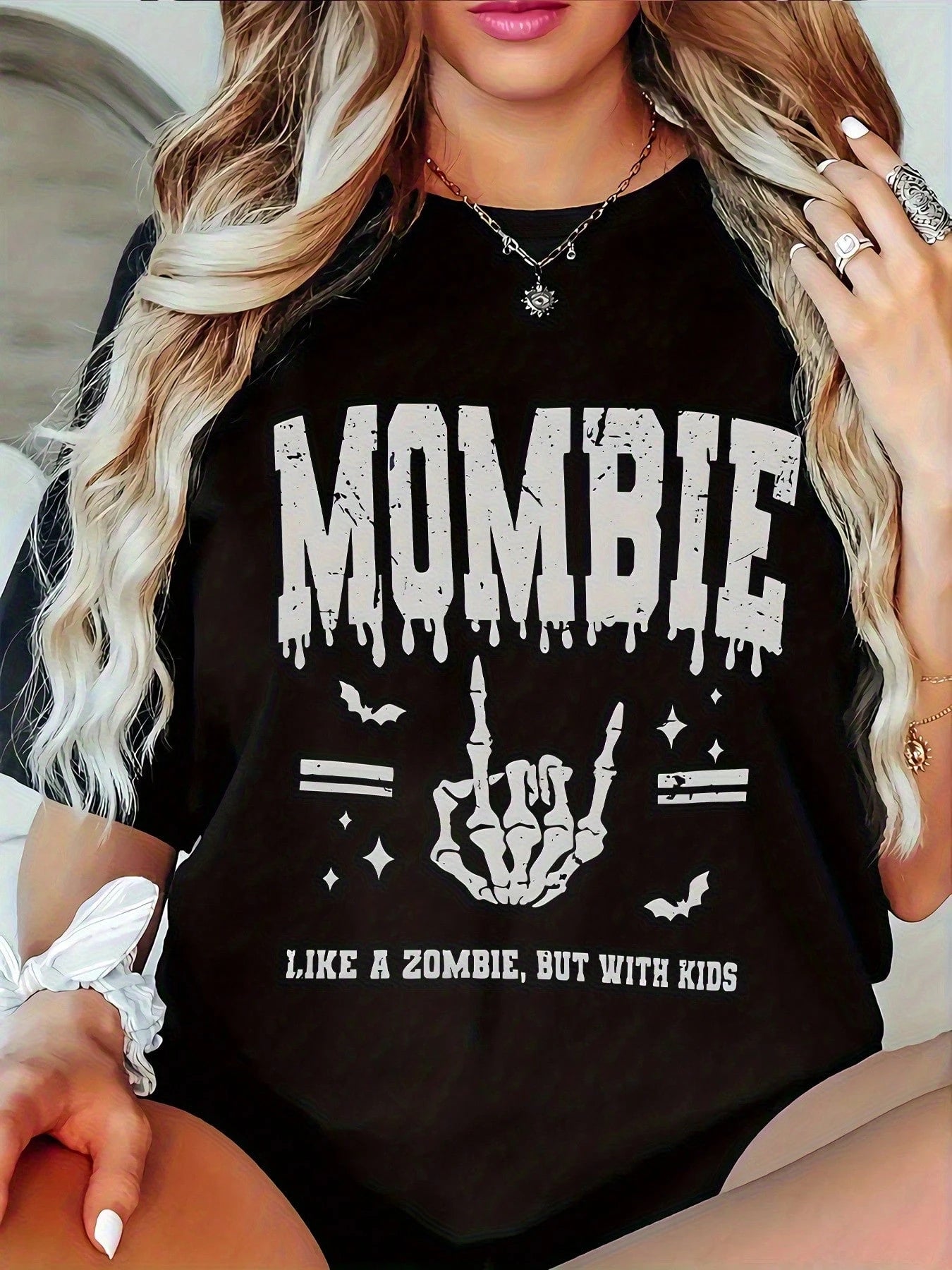 Plus Size- Plus Size- A Stylish Casual Round-Neck T-Shirt For Women In Plus Size, Featuring A Rock-Inspired Self-Mockery Design Of 'MOMBIE' With A Skeleton Hand Making A Rock Gesture, Perfect For Sp