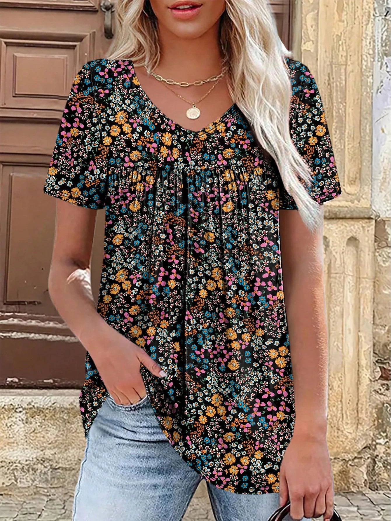 Plus Size Women Fashion Ditsy Floral Pleated V-Neck Short Sleeve Casual T-Shirt Summer Vacation