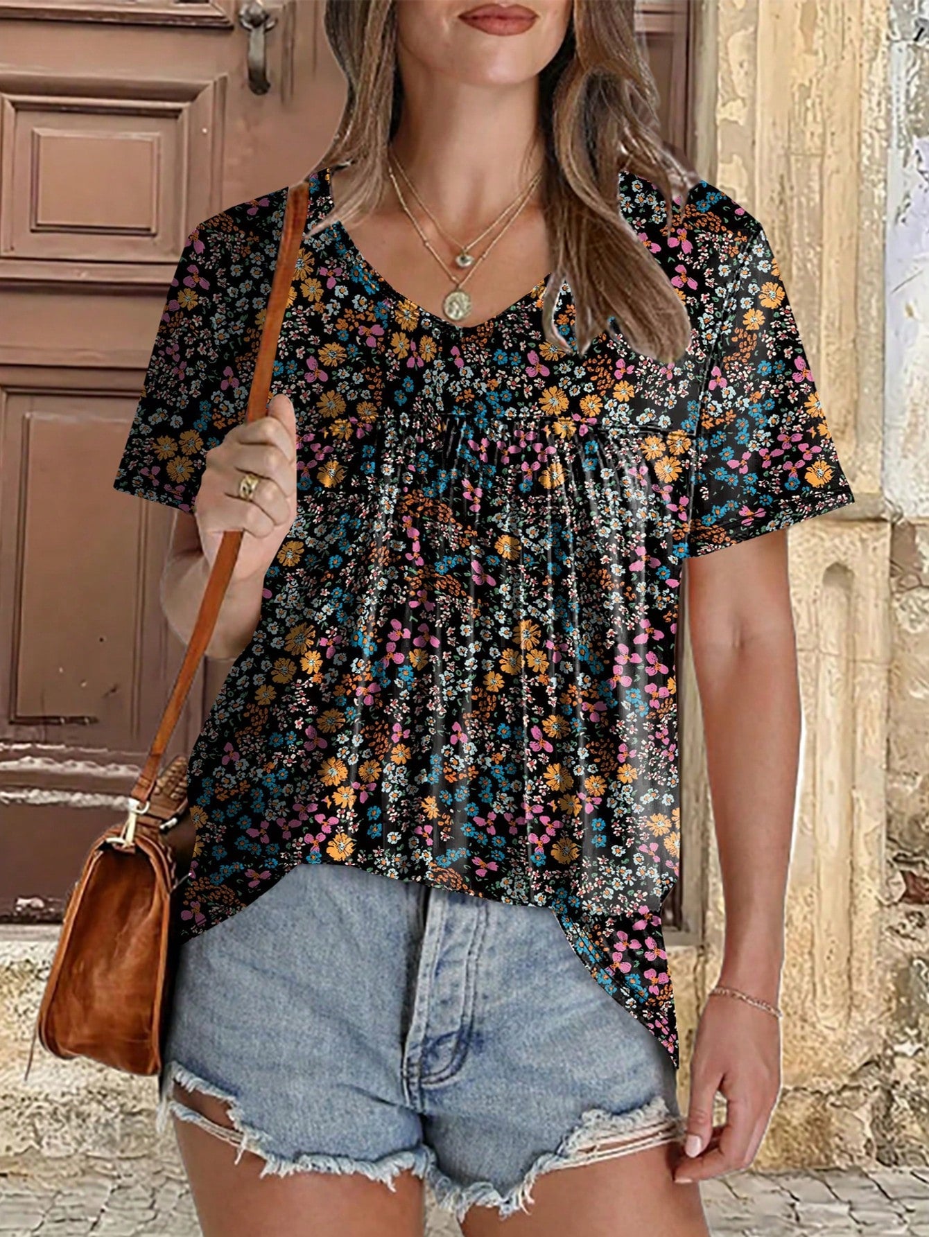 Plus Size Women Fashion Ditsy Floral Pleated V-Neck Short Sleeve Casual T-Shirt Summer Vacation