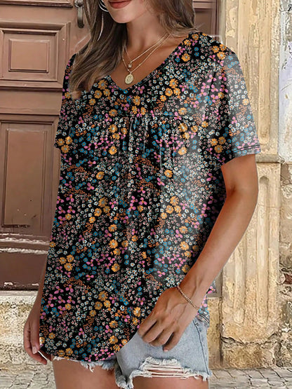 Plus Size Women Fashion Ditsy Floral Pleated V-Neck Short Sleeve Casual T-Shirt Summer Vacation