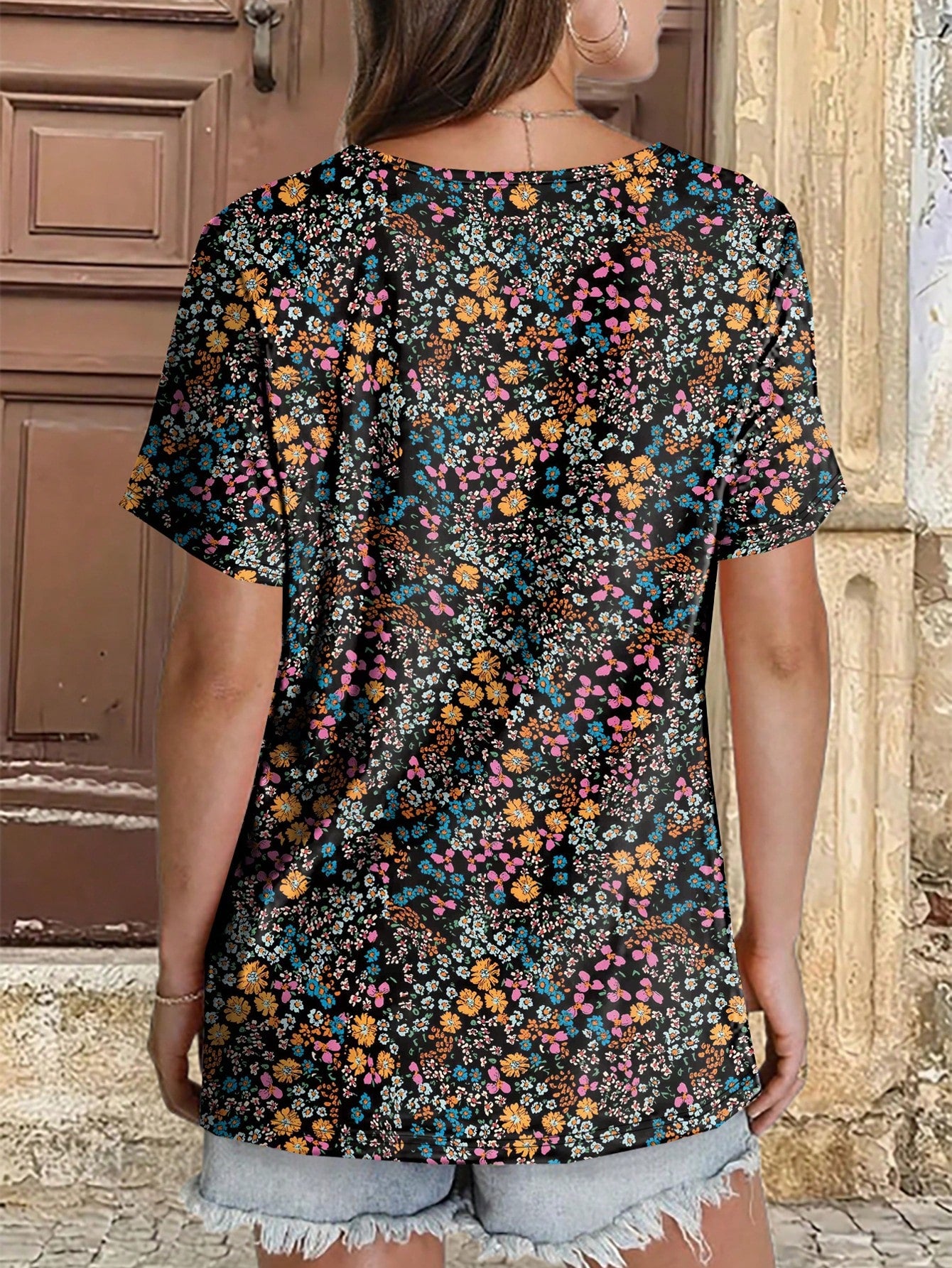 Plus Size Women Fashion Ditsy Floral Pleated V-Neck Short Sleeve Casual T-Shirt Summer Vacation