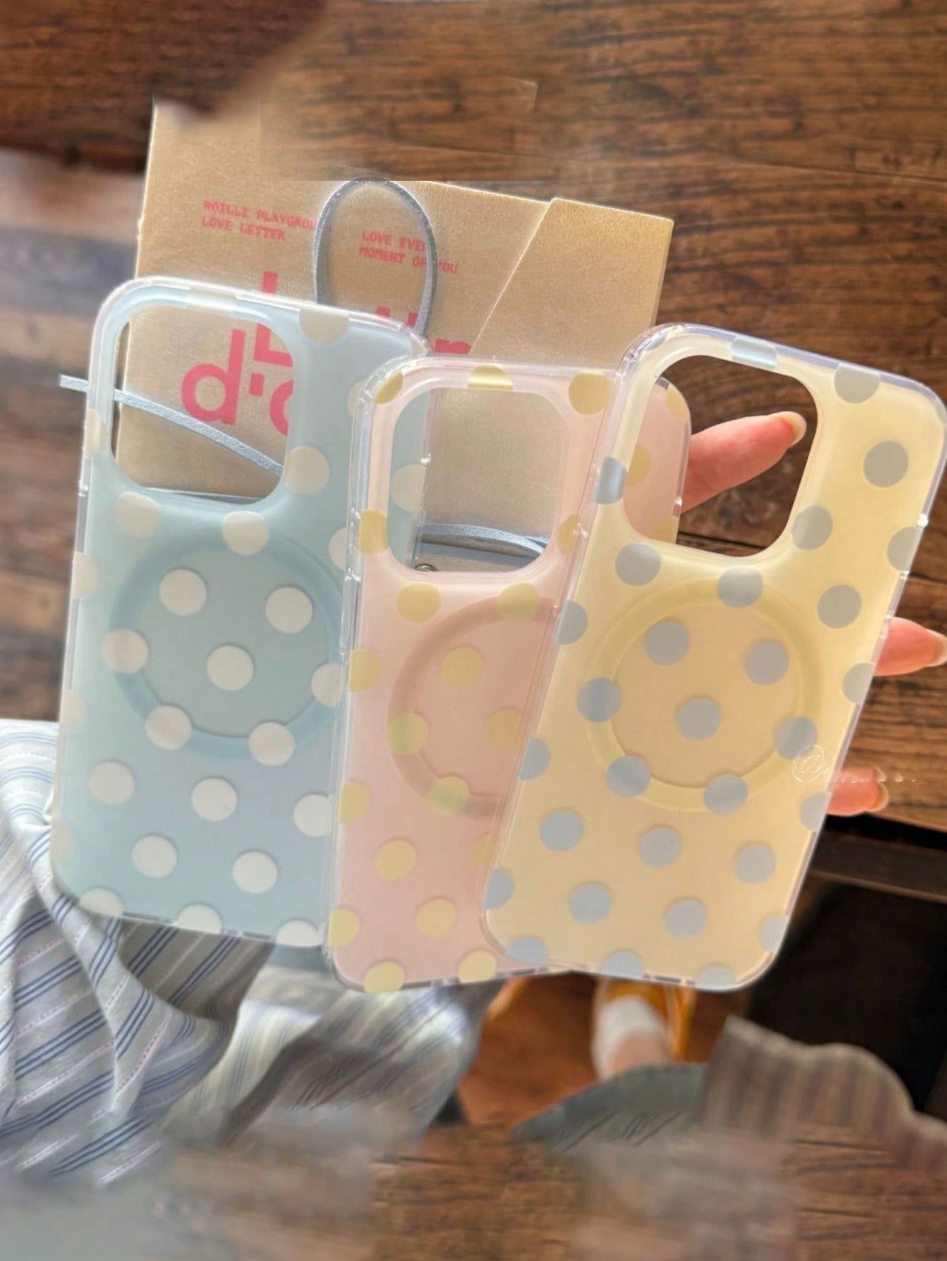 Polka Dot Pattern Cute Minimalist Fashion Shockproof Magnetic Wireless Charging Phone Case Compatible With IPhone 17 Pro Max 16 15 14 13 12 Pro Max 14 15 16 Plus 11 High-Quality Protective Frame Sprin