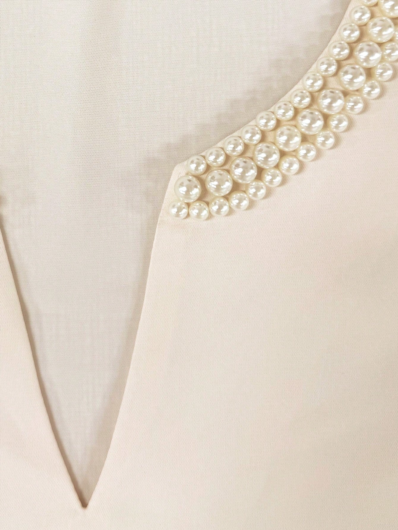 Qadelle Women's Elegant Elegante Pearl Neckline Blouse, Ruffle Short Sleeve V-Neck Top, Solid White Casual Office Brunch Wear For Ladies Summer