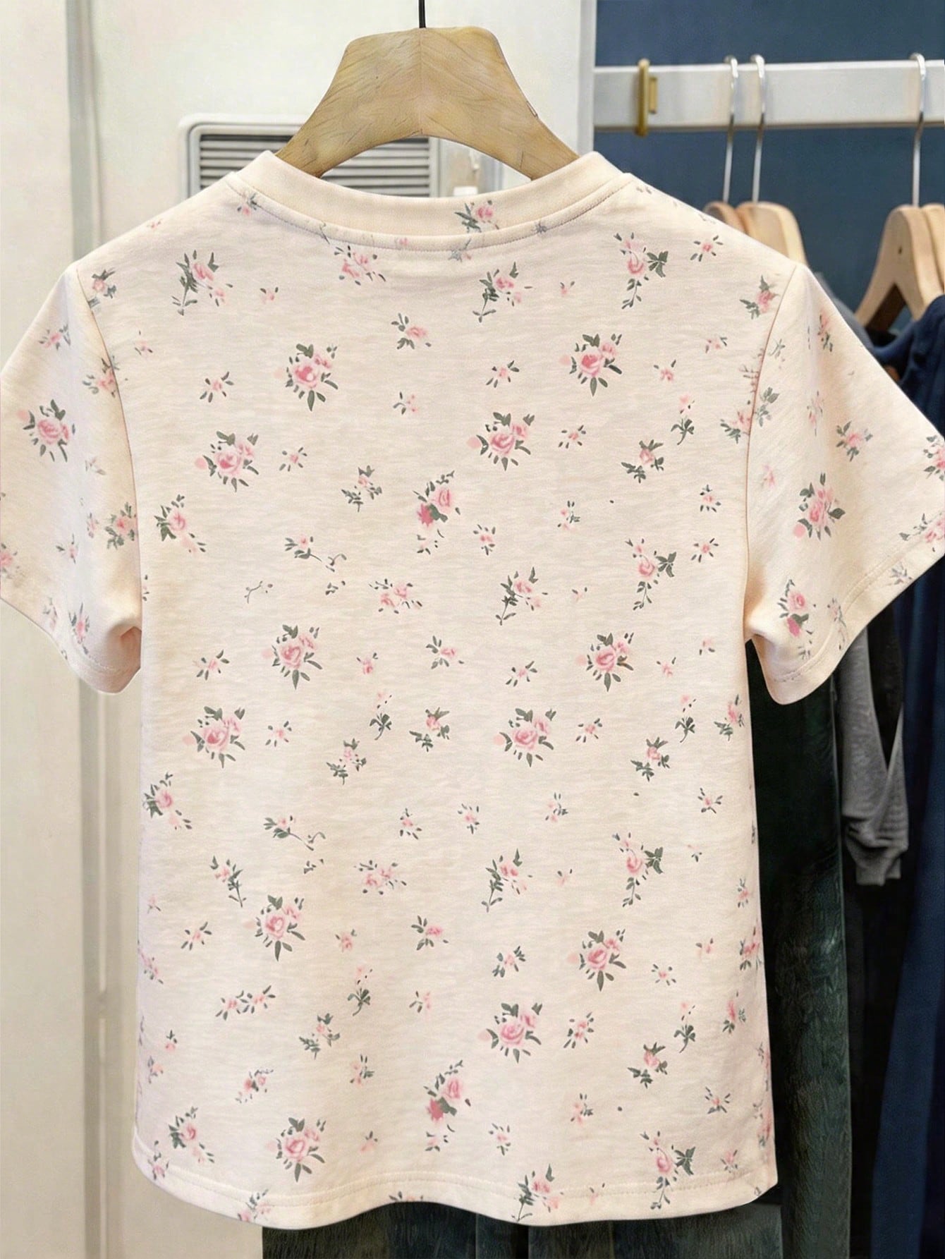 Resyla Floral Pink,Summer,Elegant,Date Flowers Pattern Graphic Tee,Women Top,Fashion Tops Shirts,Aesthetic T-Shirt,Gift Mom,Casual Minimalist Fashion Top