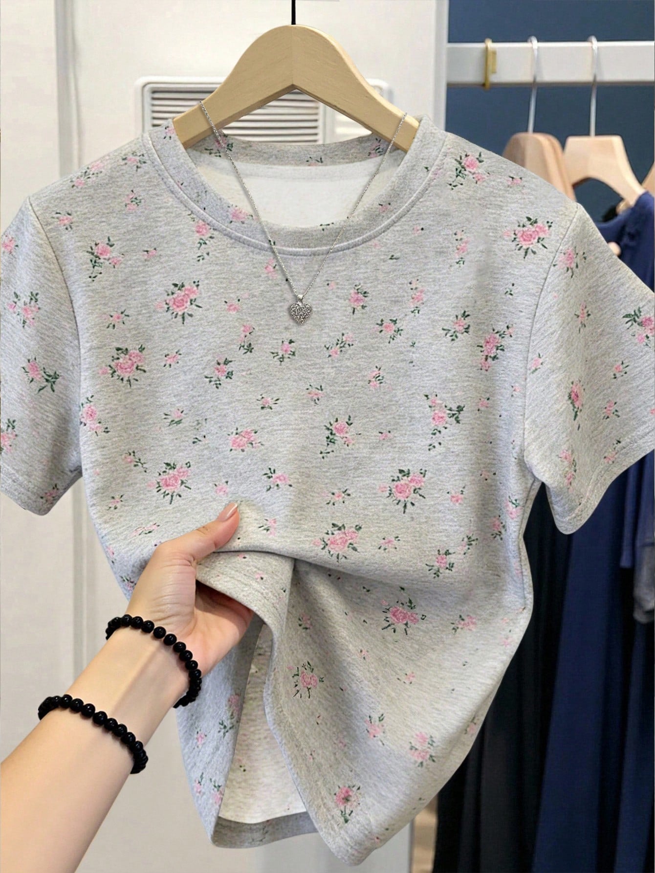 Resyla Floral Pink,Summer,Elegant,Date Flowers Pattern Graphic Tee,Women Top,Fashion Tops Shirts,Aesthetic T-Shirt,Gift Mom,Casual Minimalist Fashion Top