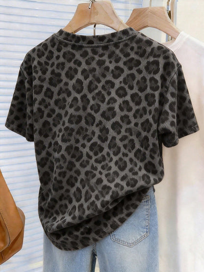 Resyla Leopard Print Digital Pattern Women's Casual Round Neck Short Sleeve T-Shirt, Gift For Friends