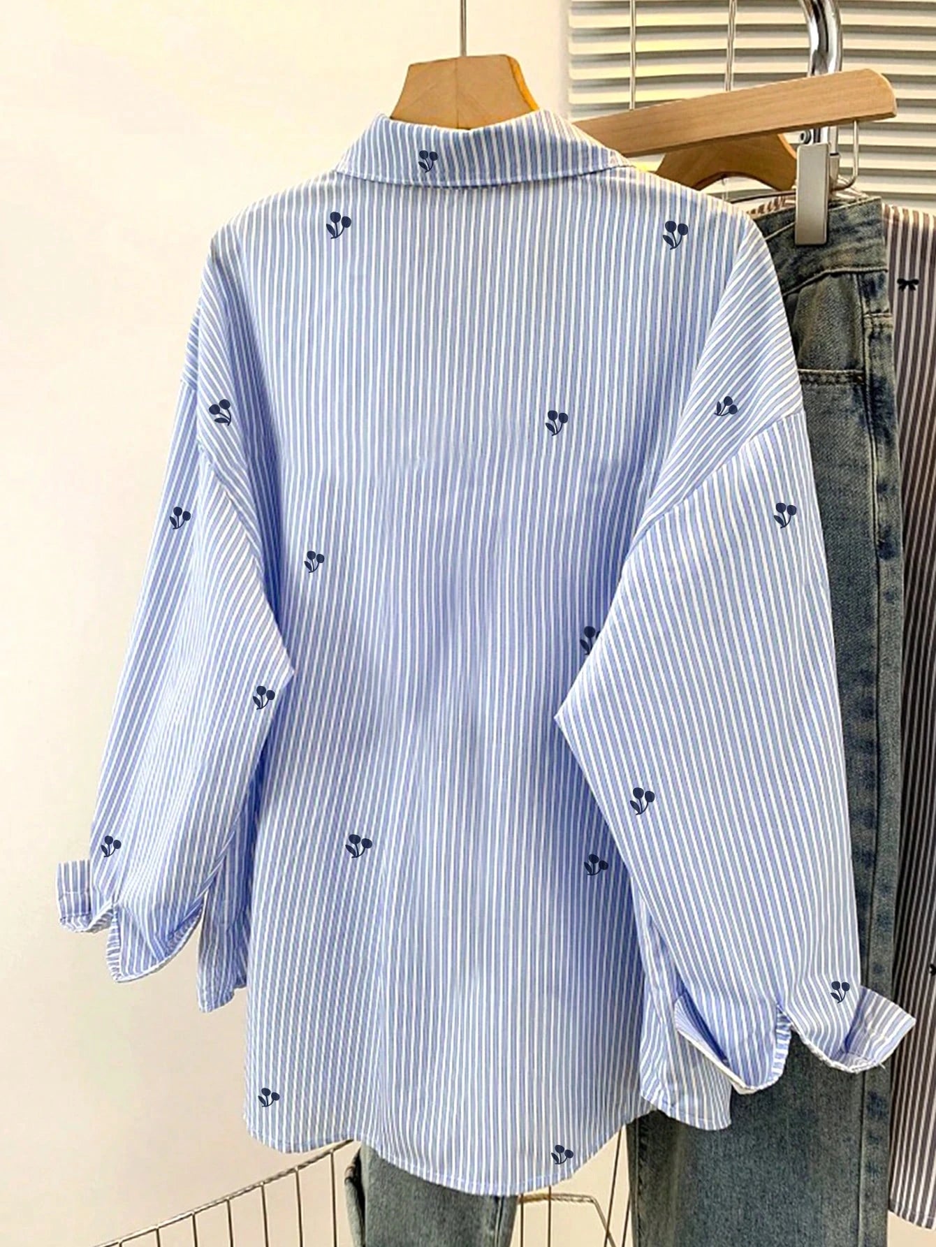 Resyla Women's Striped Heart Print Single-Breasted Casual Versatile Commuting Shirt