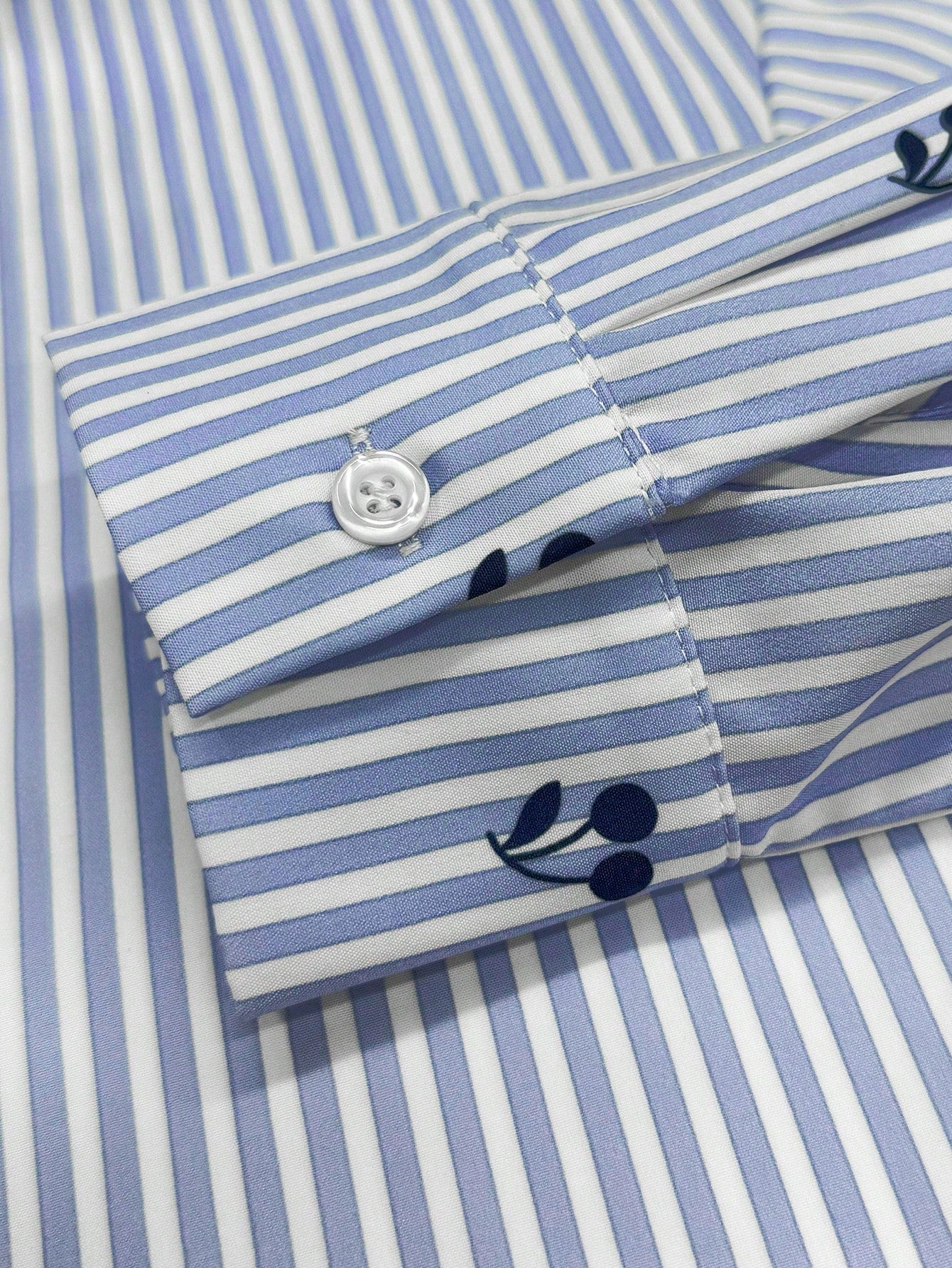 Resyla Women's Striped Heart Print Single-Breasted Casual Versatile Commuting Shirt