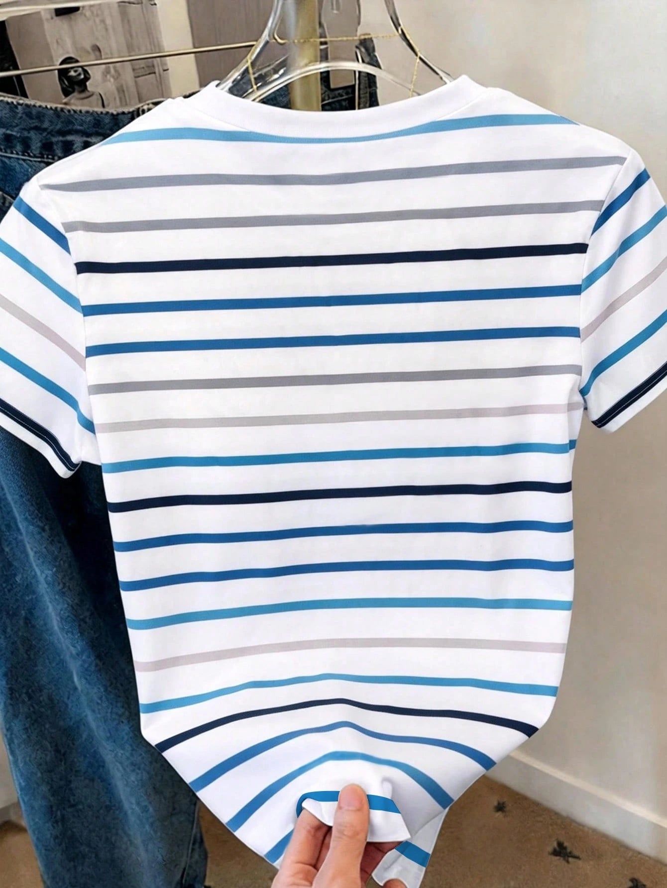 Resyla Women's Striped Minimalist Round Neck Short Sleeve T-Shirt