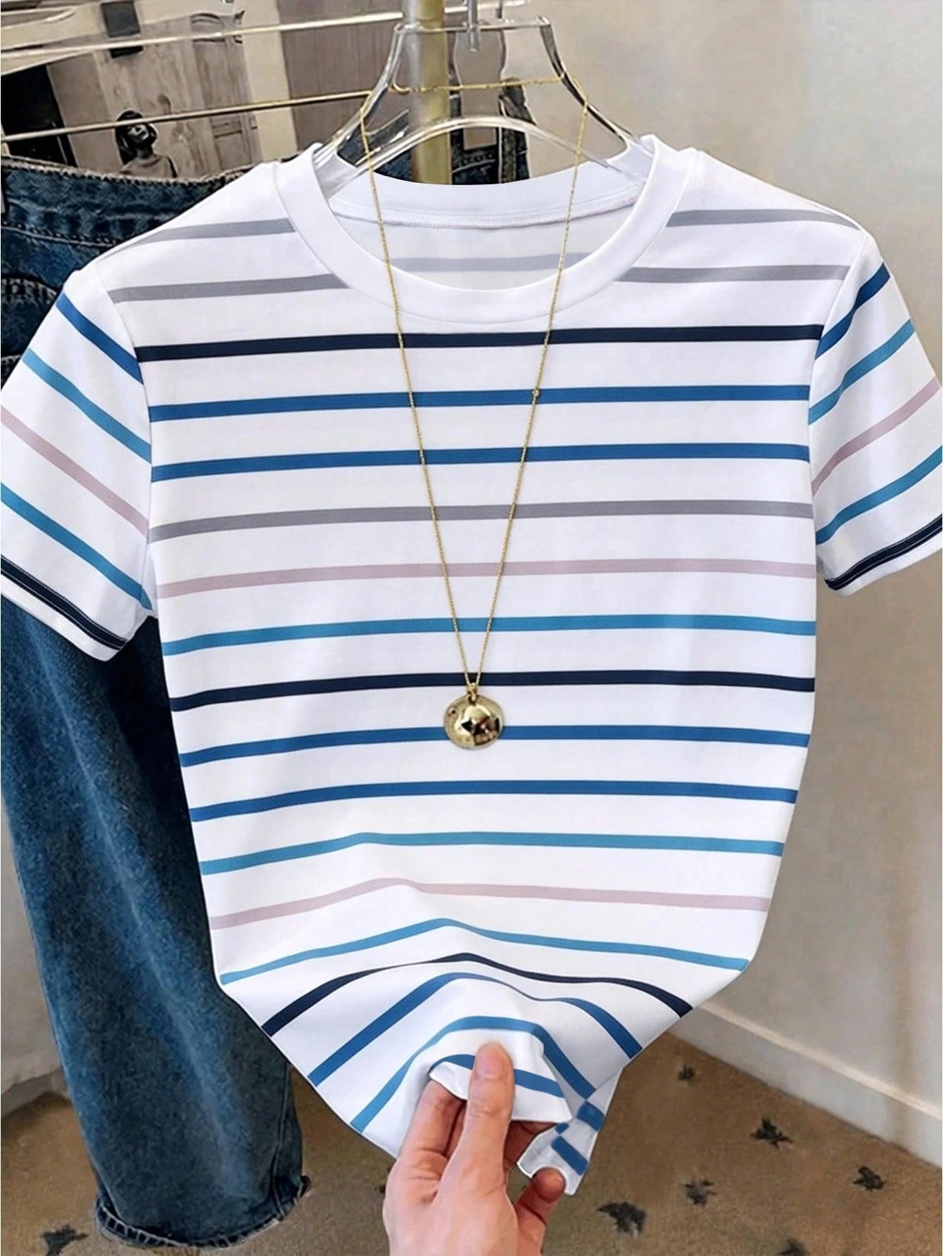 Resyla Women's Striped Minimalist Round Neck Short Sleeve T-Shirt