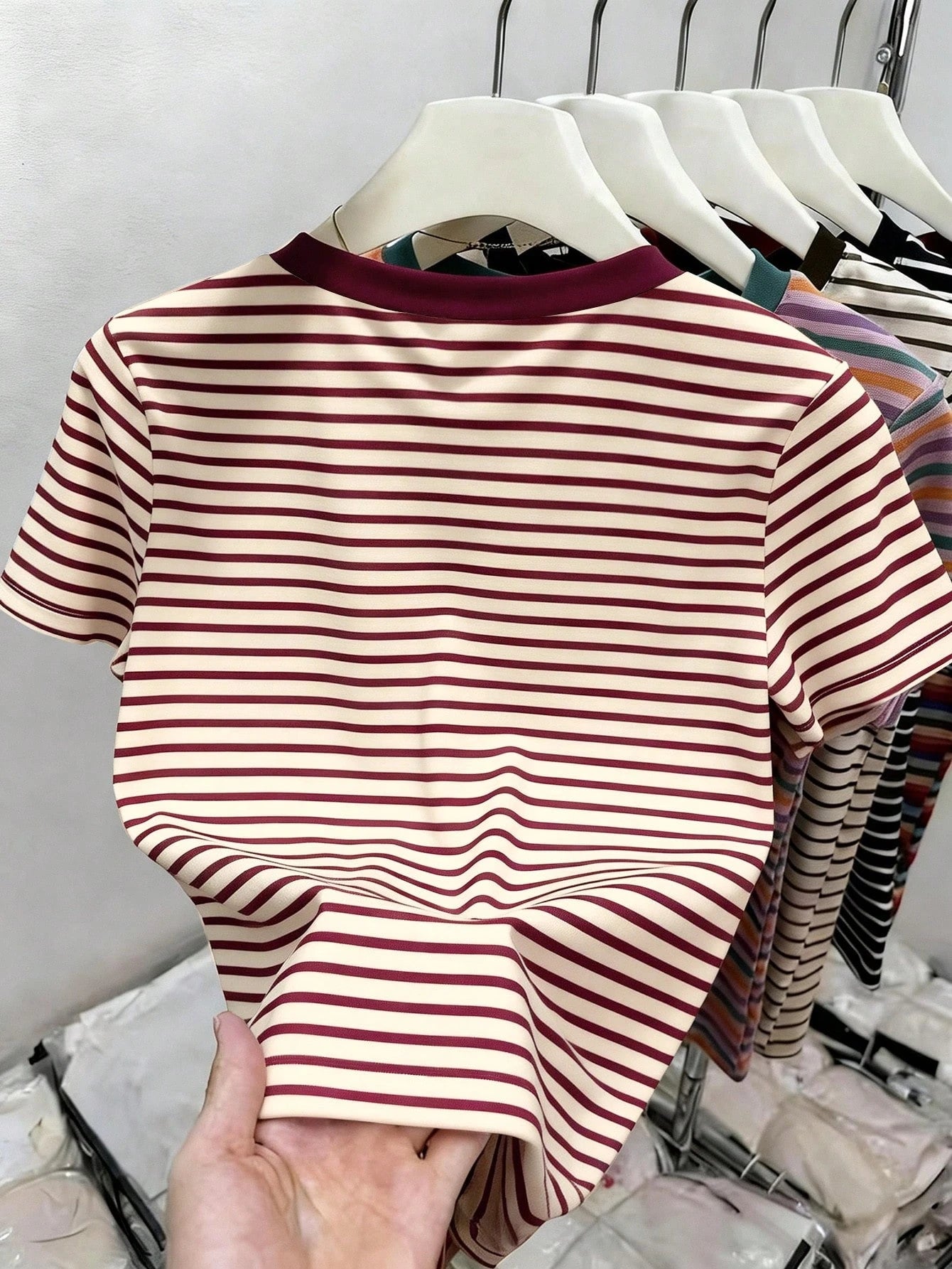 Resyla Women's Striped Minimalist Round Neck Short Sleeve T-Shirt