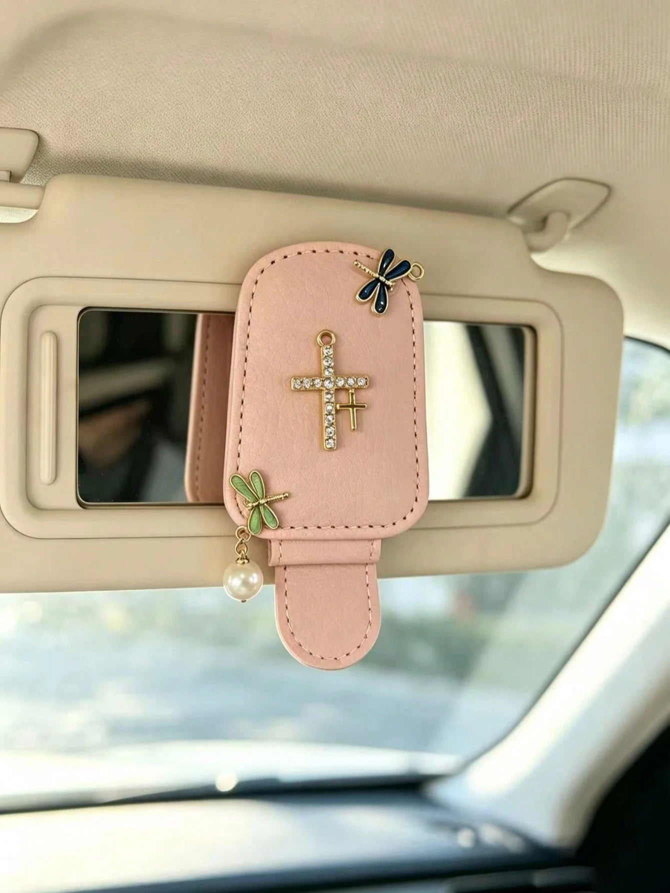 Shiny Rhinestone Cross Dragonfly Pearl Car Sun Visor Glasses Holder, PU Leather Glasses Clip, Multi-Functional Car Interior Decoration Accessory PU Leather Car Sun Visor Glasses Clip, Rhinestone Cross