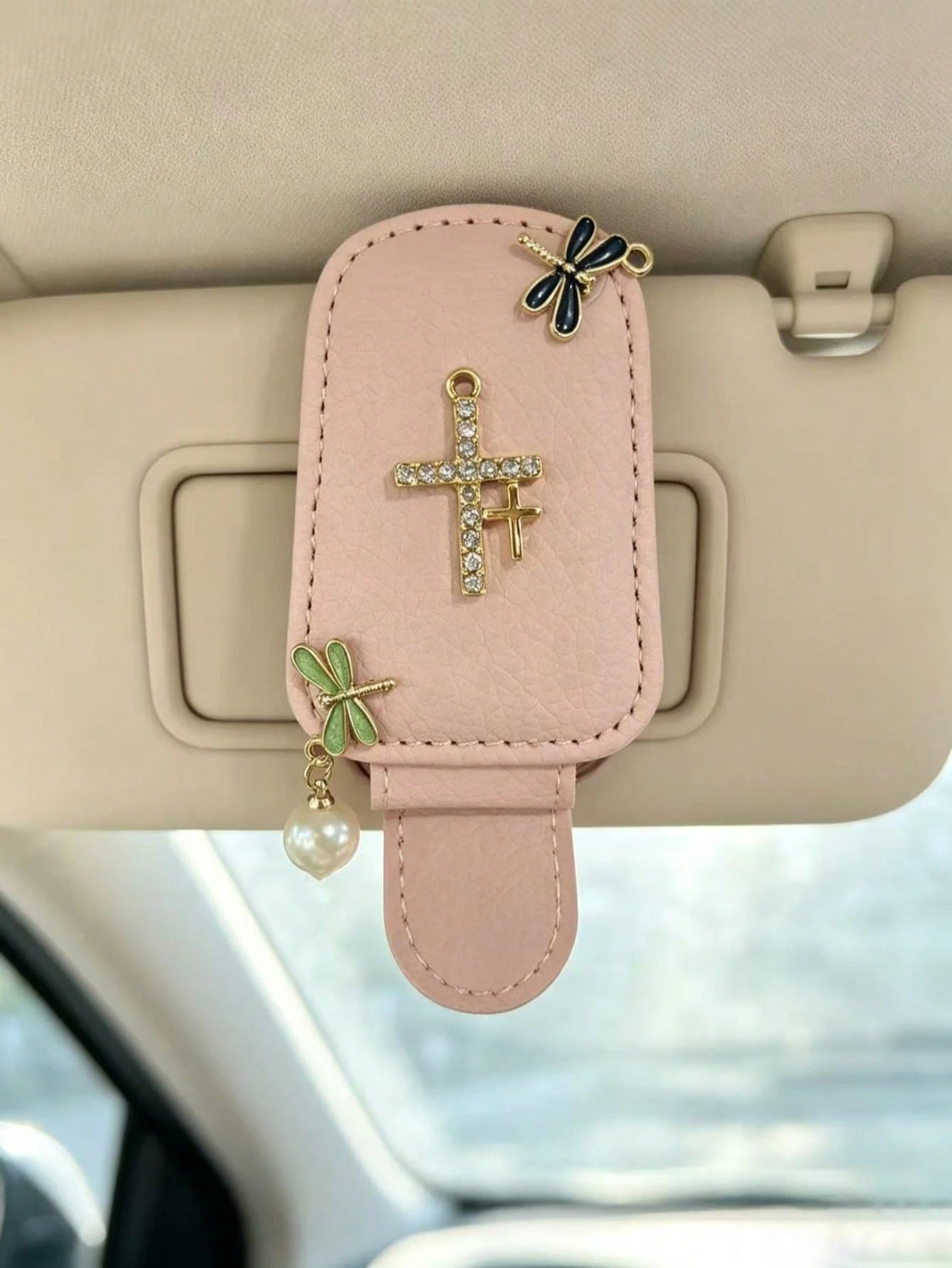 Shiny Rhinestone Cross Dragonfly Pearl Car Sun Visor Glasses Holder, PU Leather Glasses Clip, Multi-Functional Car Interior Decoration Accessory PU Leather Car Sun Visor Glasses Clip, Rhinestone Cross