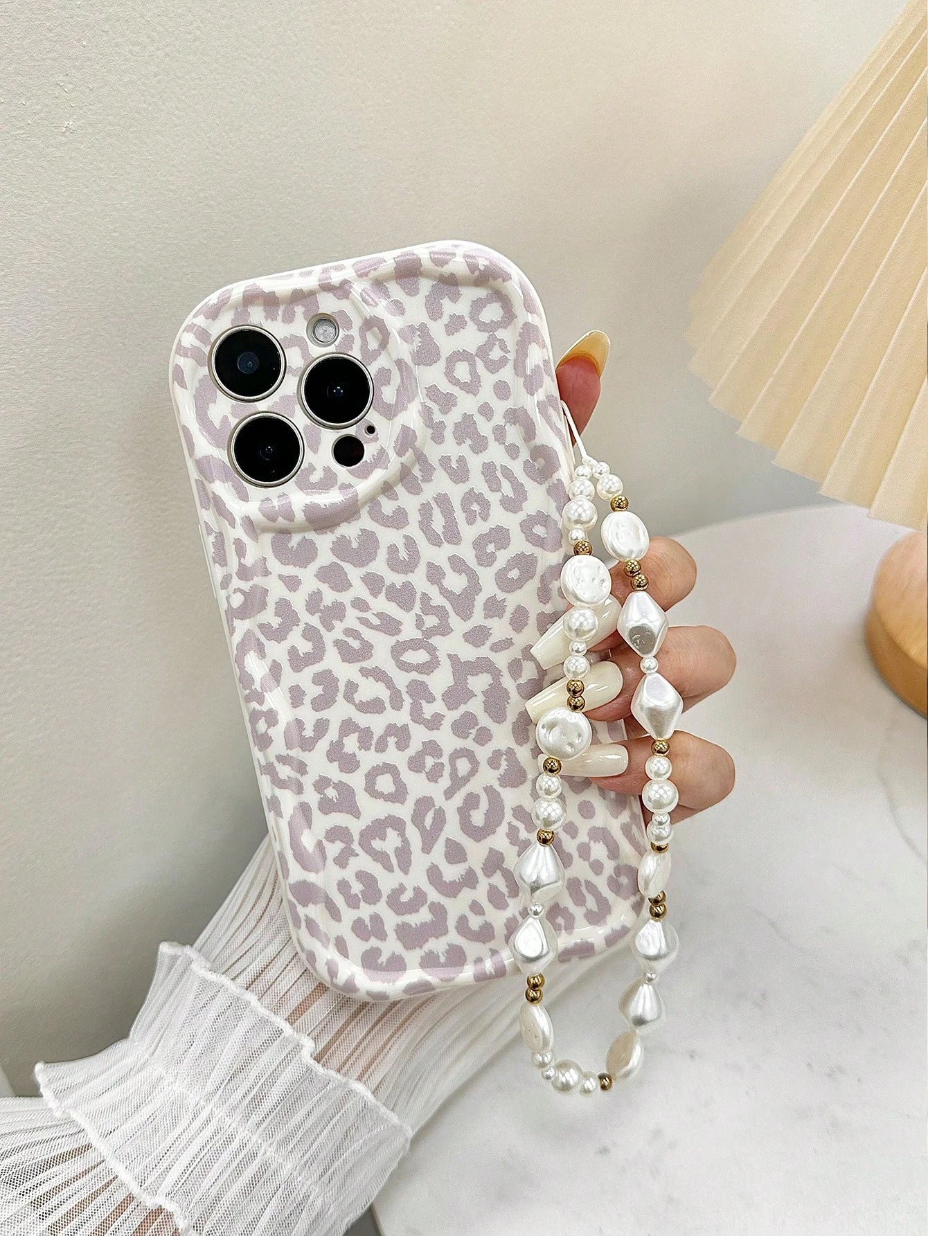 Shockproof Leopard Print Novelty Cream Wavy Edged Glossy Painted Anti-Drop Phone Case With Handmade Beaded Bracelet Accessory Spring Gift, International Version, Not The Domestic Version Gift