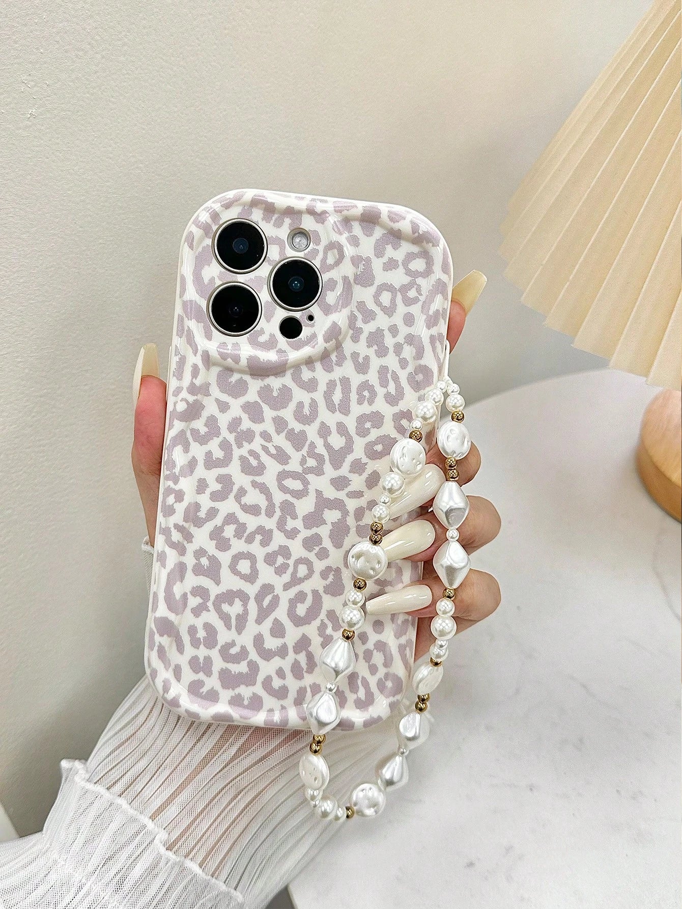 Shockproof Leopard Print Novelty Cream Wavy Edged Glossy Painted Anti-Drop Phone Case With Handmade Beaded Bracelet Accessory Spring Gift, International Version, Not The Domestic Version Gift