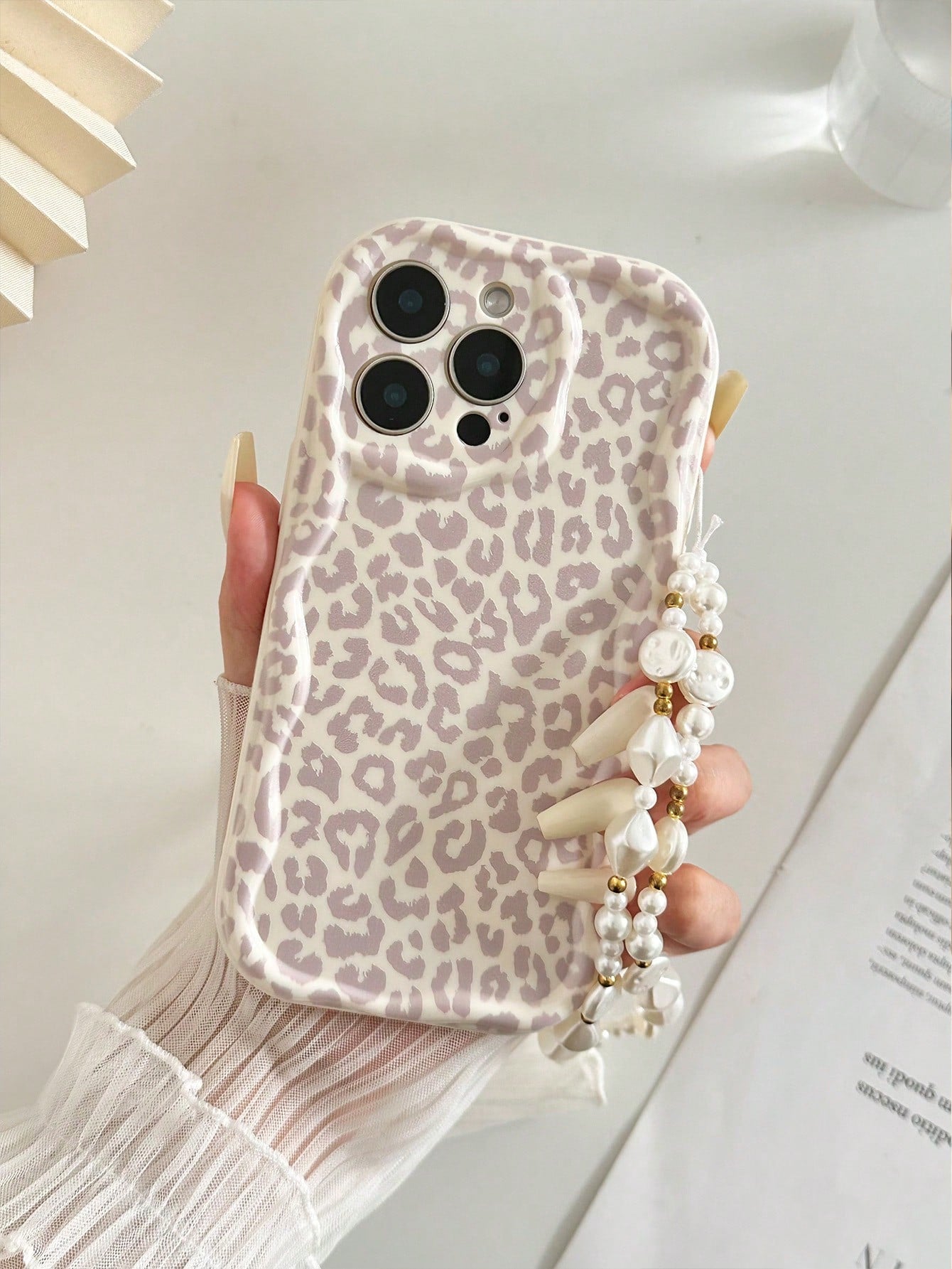 Shockproof Leopard Print Novelty Cream Wavy Edged Glossy Painted Anti-Drop Phone Case With Handmade Beaded Bracelet Accessory Spring Gift, International Version, Not The Domestic Version Gift