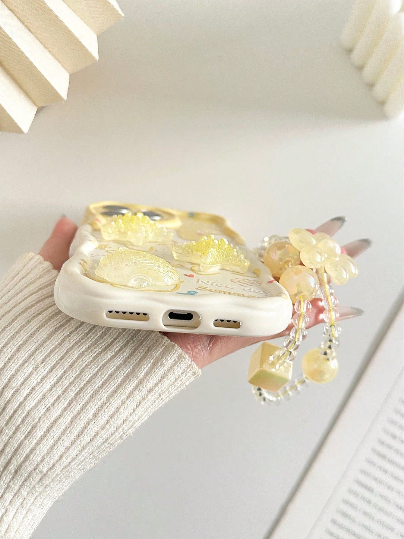 Shockproof Ocean Elements Ocean Cartoon Starfish Handmade Sticker Accessories, Beige Color Painted Cream Texture Wave Edge Print Protective Case With Additional Chain Accessories, Compatible With Ipho