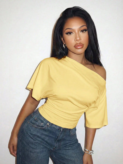 Slaydiva Spring/Summer Vacation Beachfront Elegant Party Date Birthday Casual Off-Shoulder Loose Fit Waist Pleated White T-Shirt Top-A