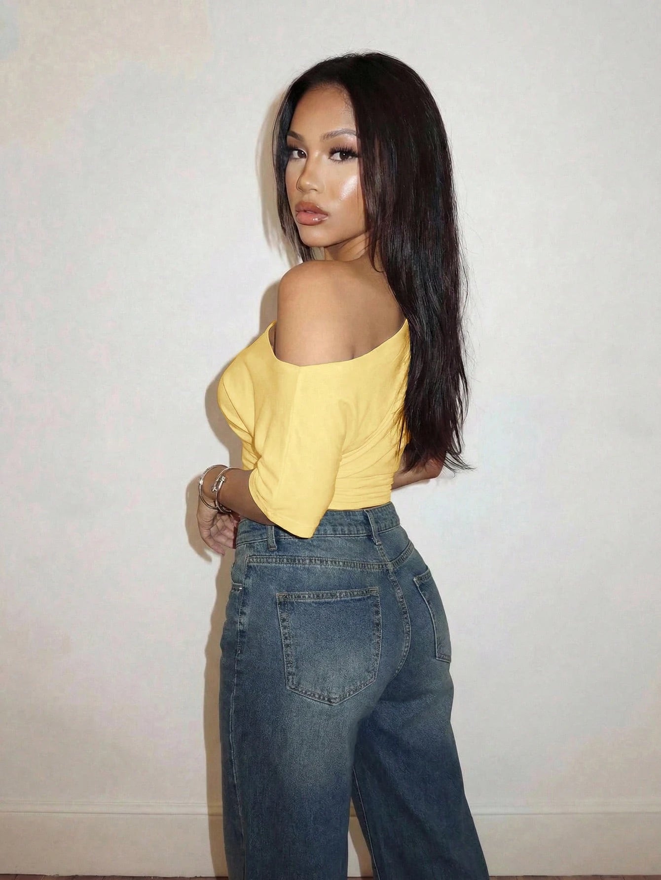 Slaydiva Spring/Summer Vacation Beachfront Elegant Party Date Birthday Casual Off-Shoulder Loose Fit Waist Pleated White T-Shirt Top-A