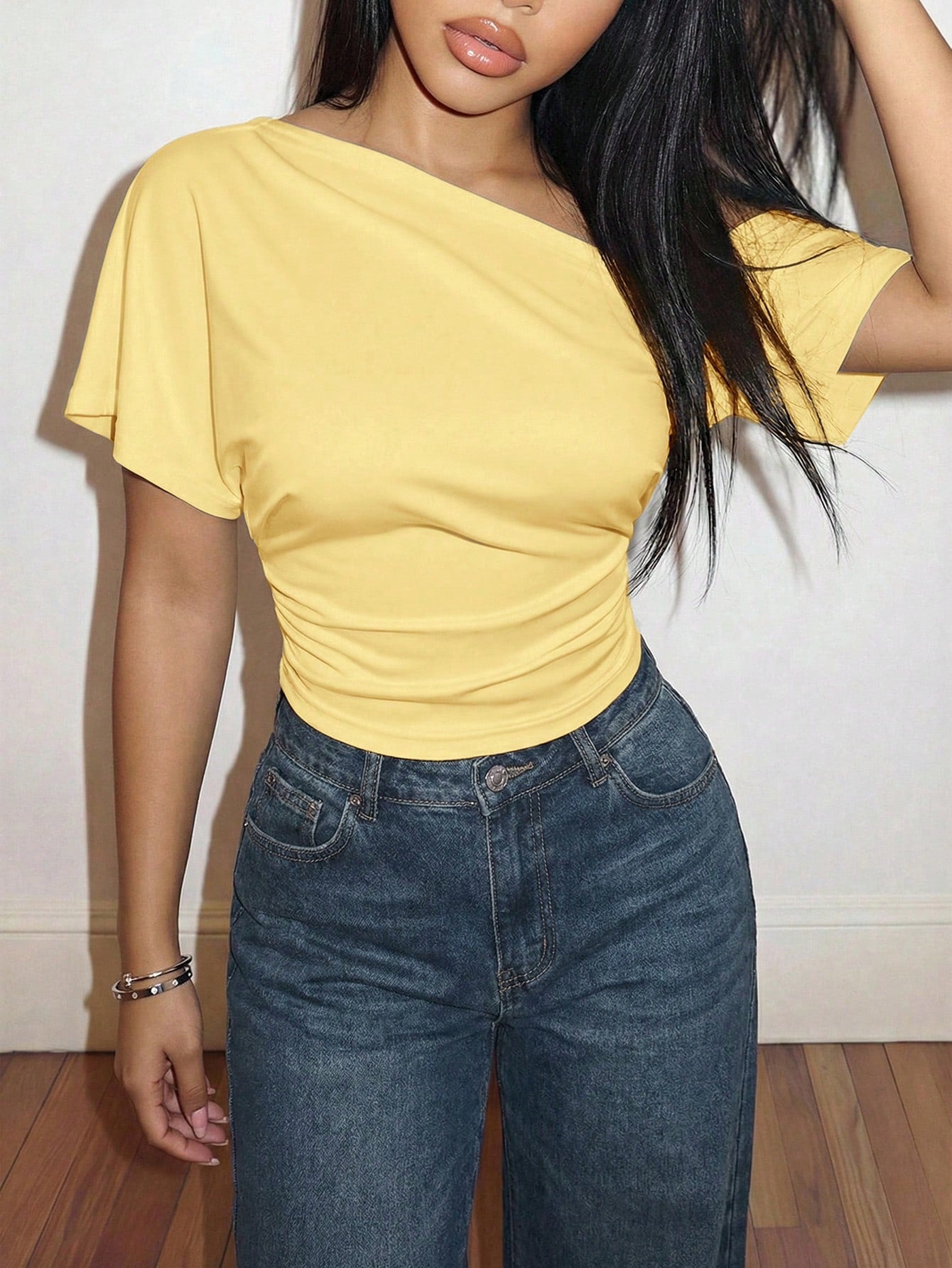 Slaydiva Spring/Summer Vacation Beachfront Elegant Party Date Birthday Casual Off-Shoulder Loose Fit Waist Pleated White T-Shirt Top-A